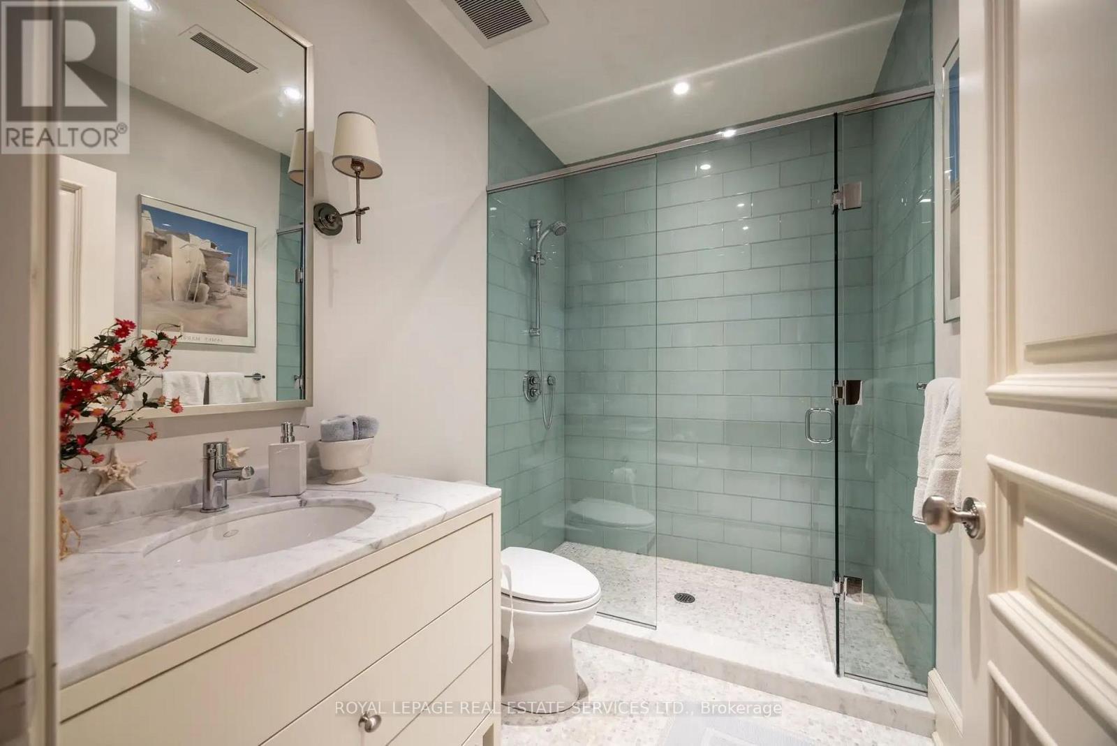 












27 HEATH STREET W

,
Toronto,




Ontario
M4V1T2

