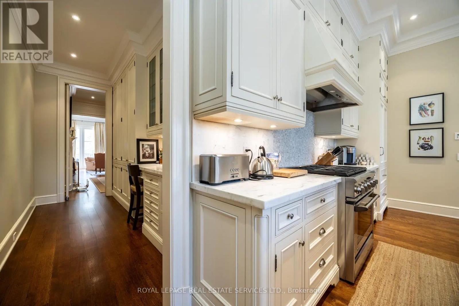 












27 HEATH STREET W

,
Toronto,




Ontario
M4V1T2


