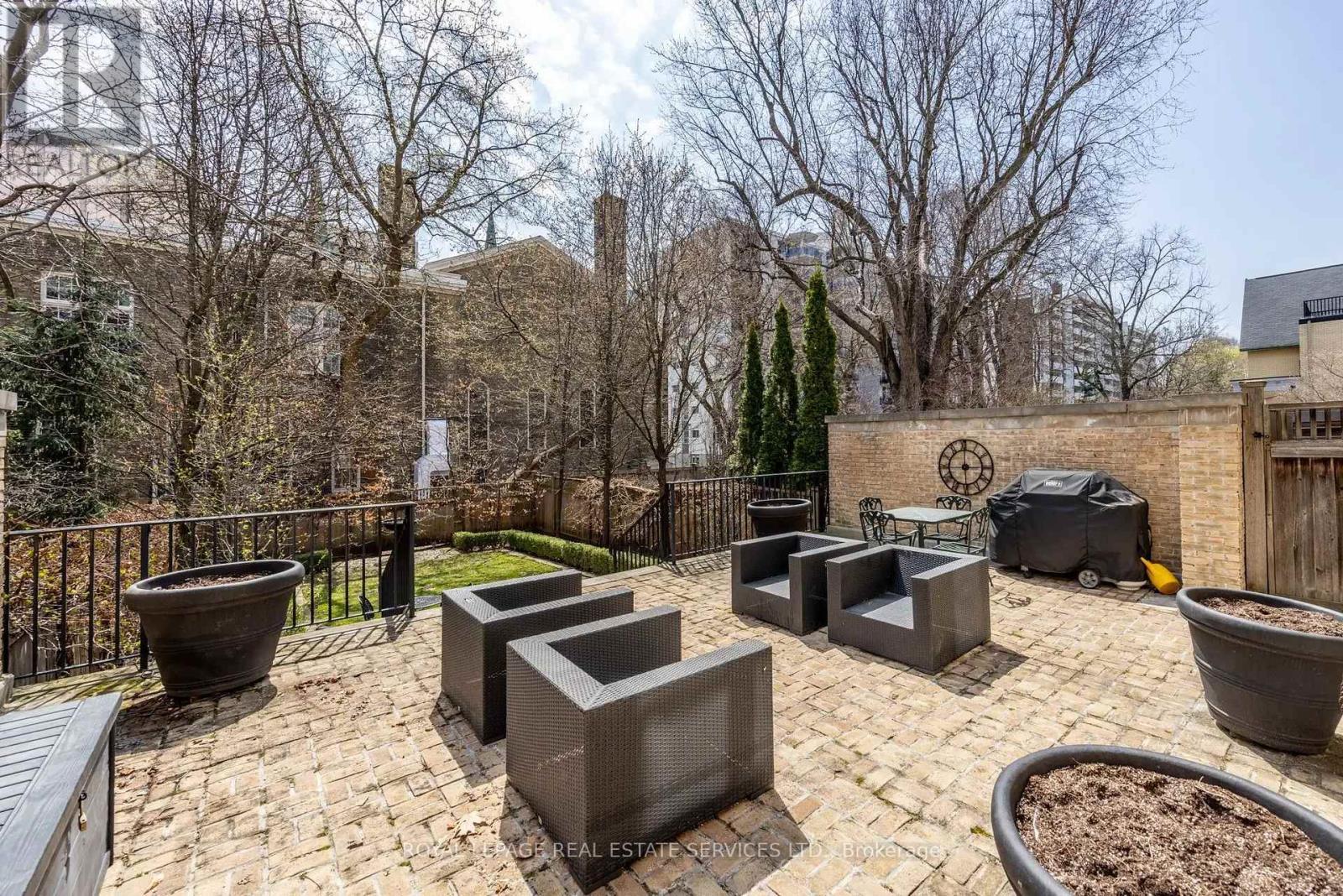 












27 HEATH STREET W

,
Toronto,




Ontario
M4V1T2

