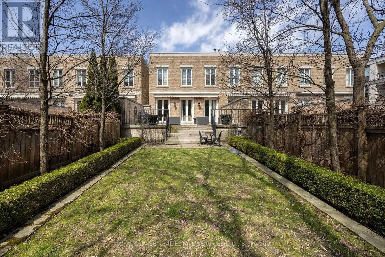 












27 HEATH STREET W

,
Toronto,




Ontario
M4V1T2

