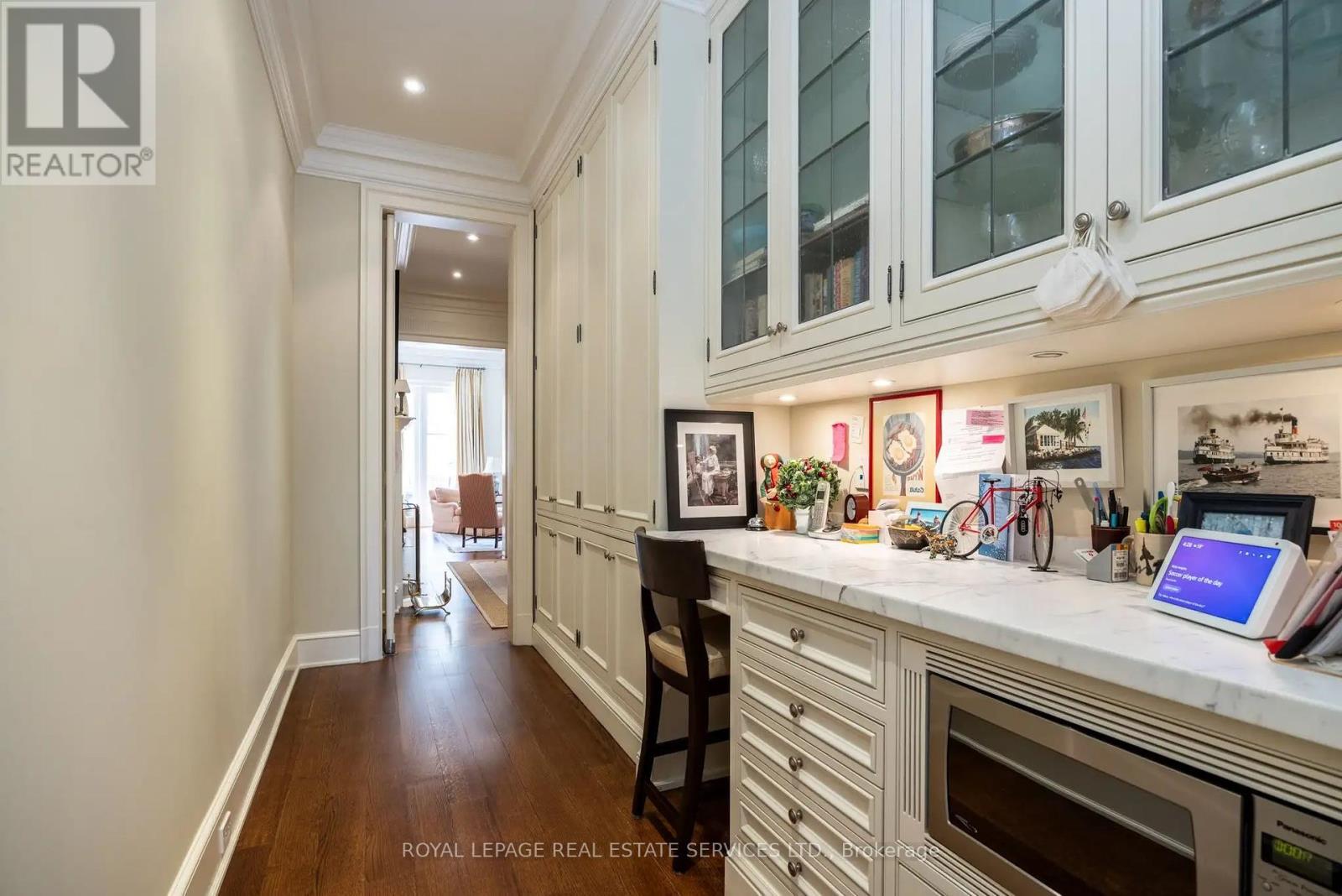 












27 HEATH STREET W

,
Toronto,




Ontario
M4V1T2

