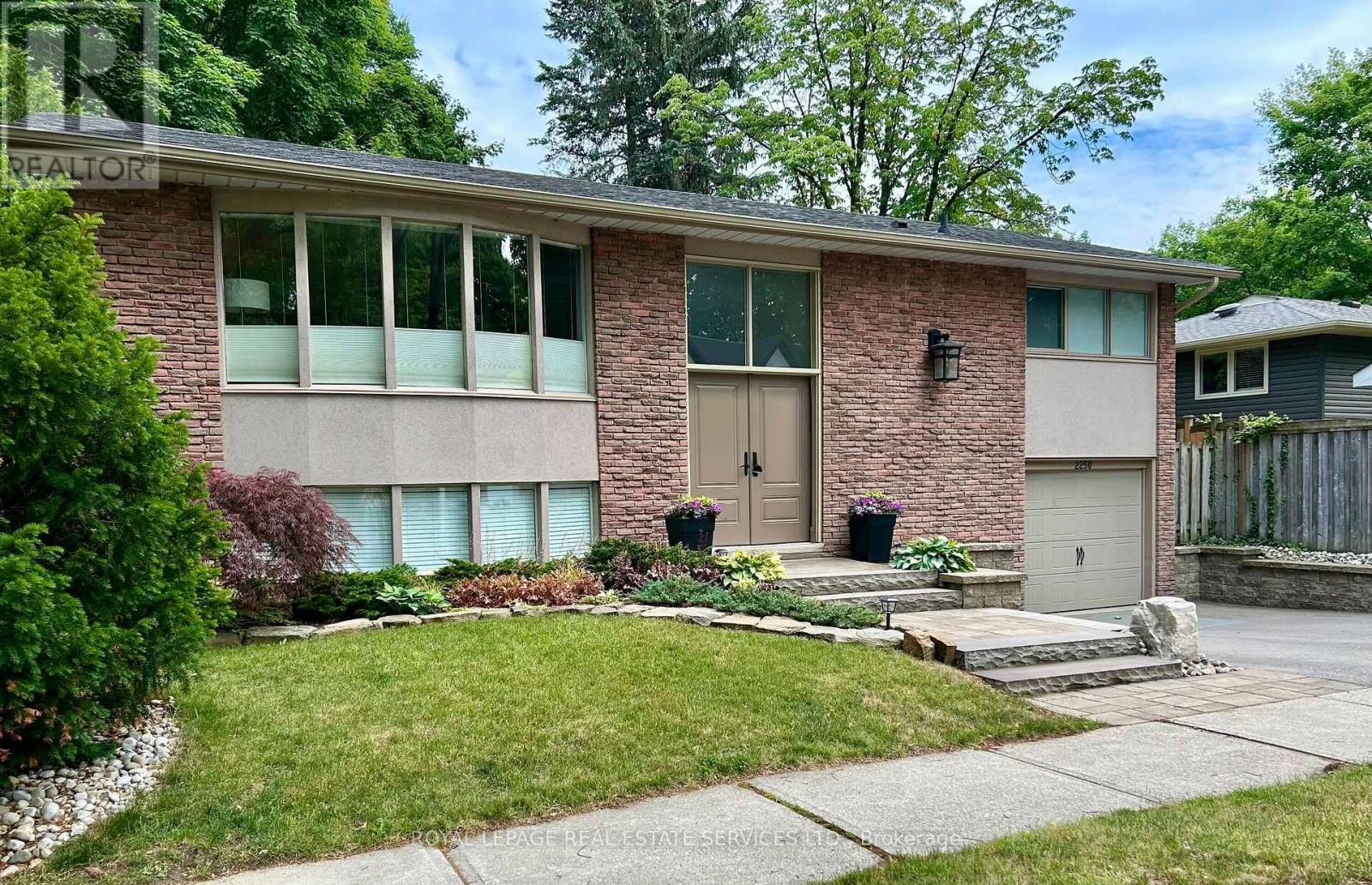 












2250 DUNEDIN ROAD

,
Oakville,




Ontario
L6J5V5

