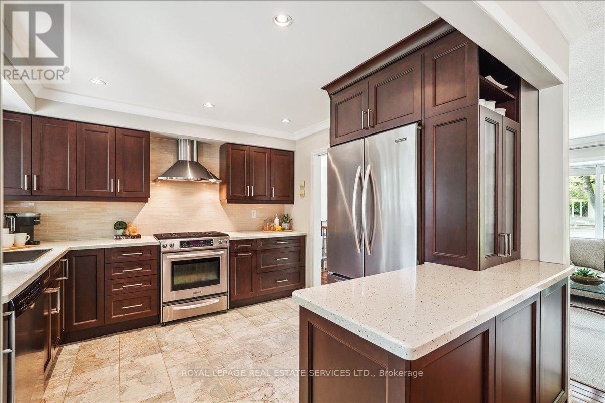 












2250 DUNEDIN ROAD

,
Oakville,




Ontario
L6J5V5

