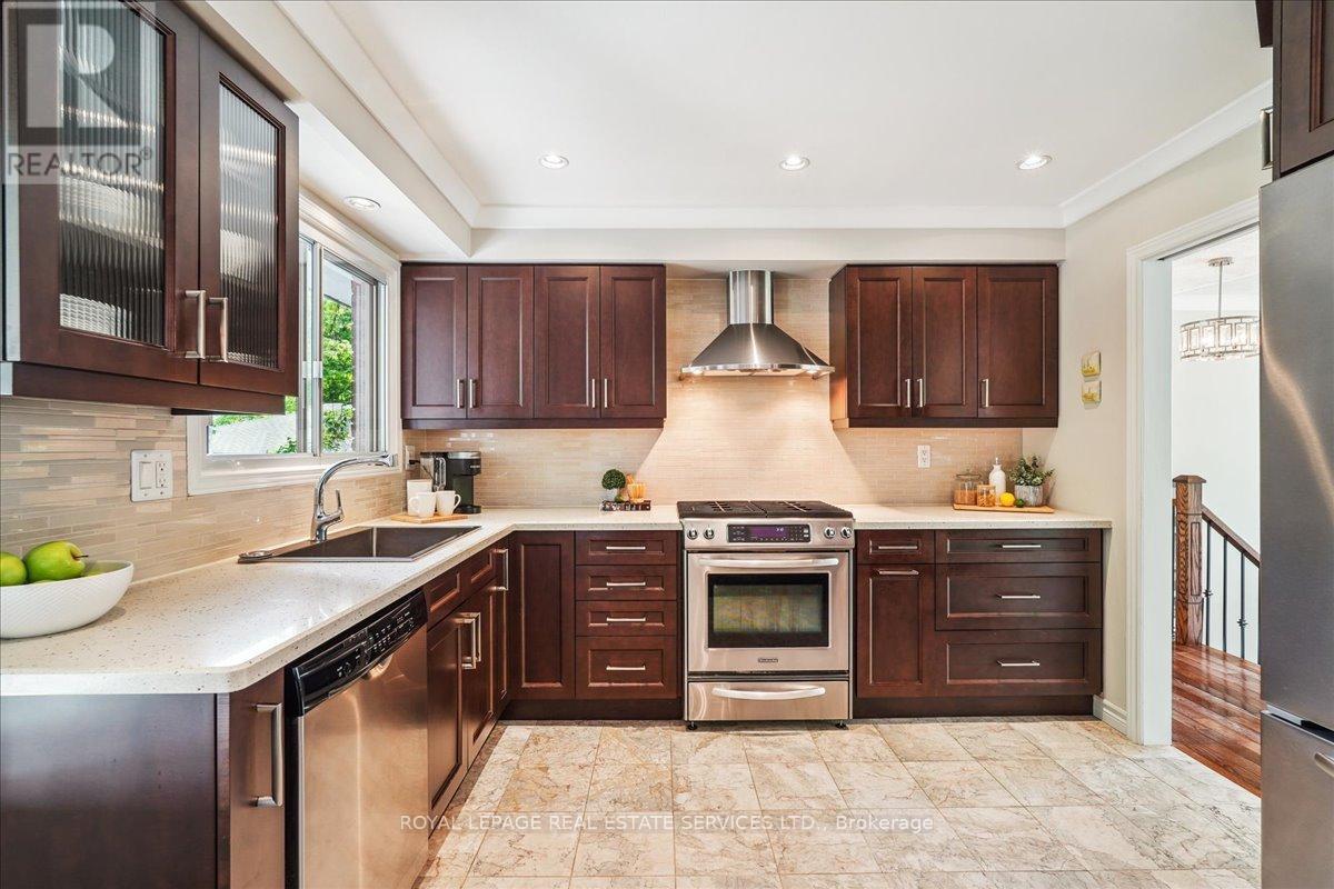 












2250 DUNEDIN ROAD

,
Oakville,




Ontario
L6J5V5

