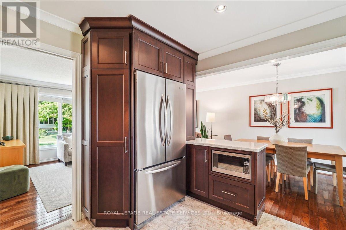 












2250 DUNEDIN ROAD

,
Oakville,




Ontario
L6J5V5

