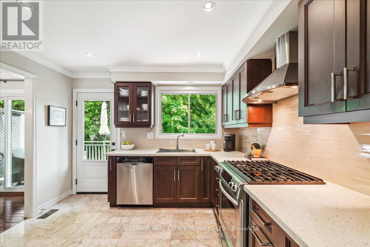 












2250 DUNEDIN ROAD

,
Oakville,




Ontario
L6J5V5

