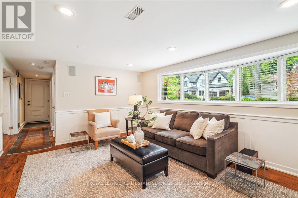 












2250 DUNEDIN ROAD

,
Oakville,




Ontario
L6J5V5

