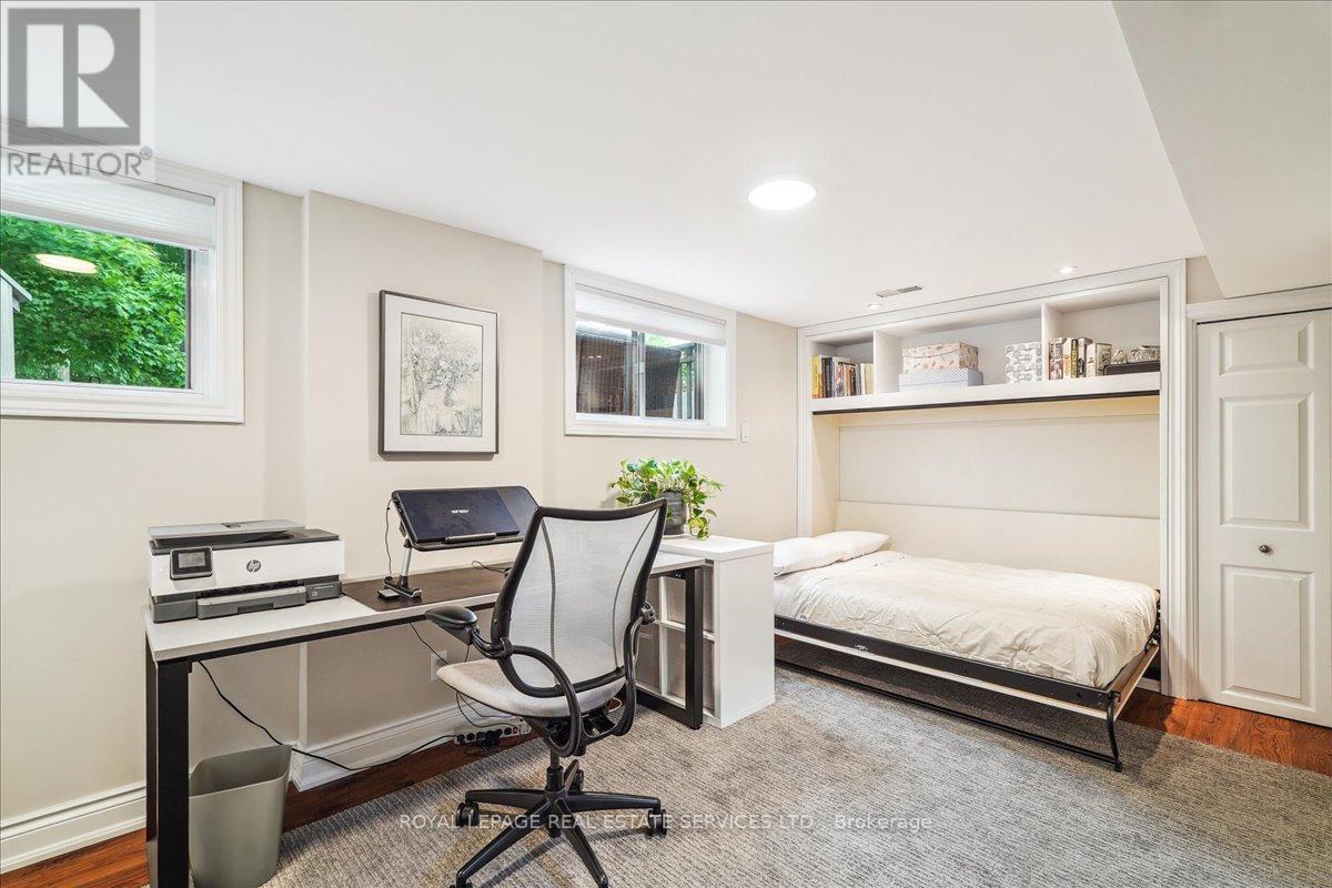 












2250 DUNEDIN ROAD

,
Oakville,




Ontario
L6J5V5

