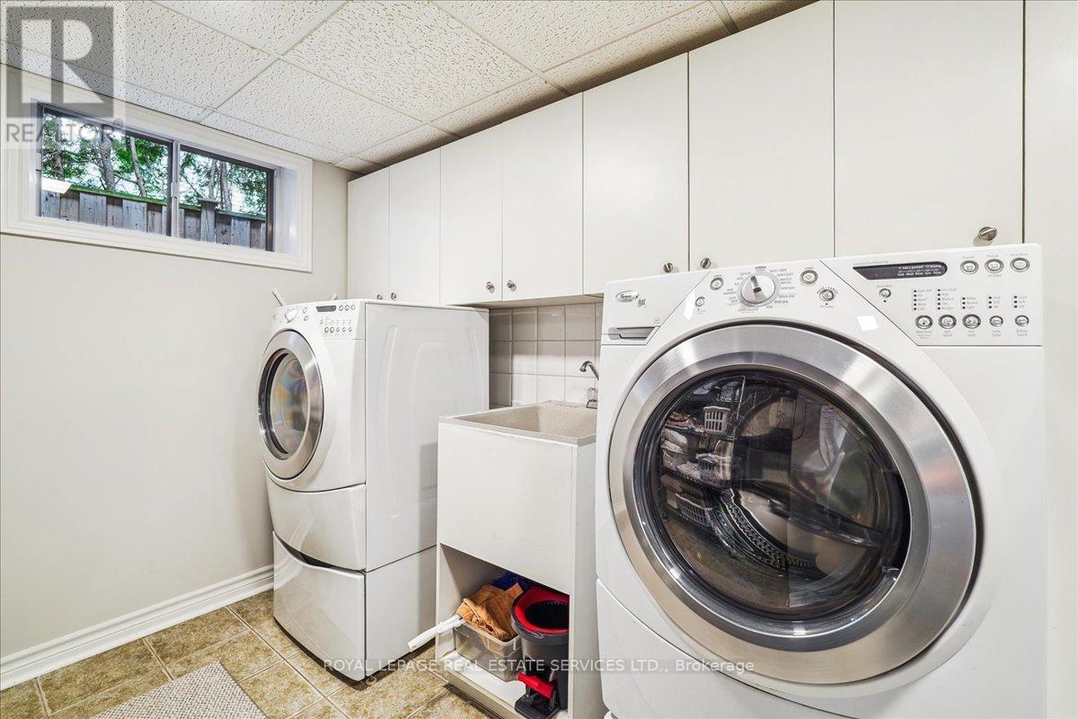 












2250 DUNEDIN ROAD

,
Oakville,




Ontario
L6J5V5

