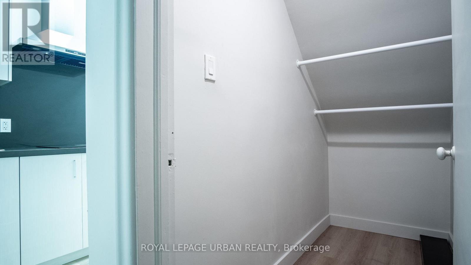 












REAR - 989 O'CONNOR DRIVE

,
Toronto,




Ontario
M4B2T1


