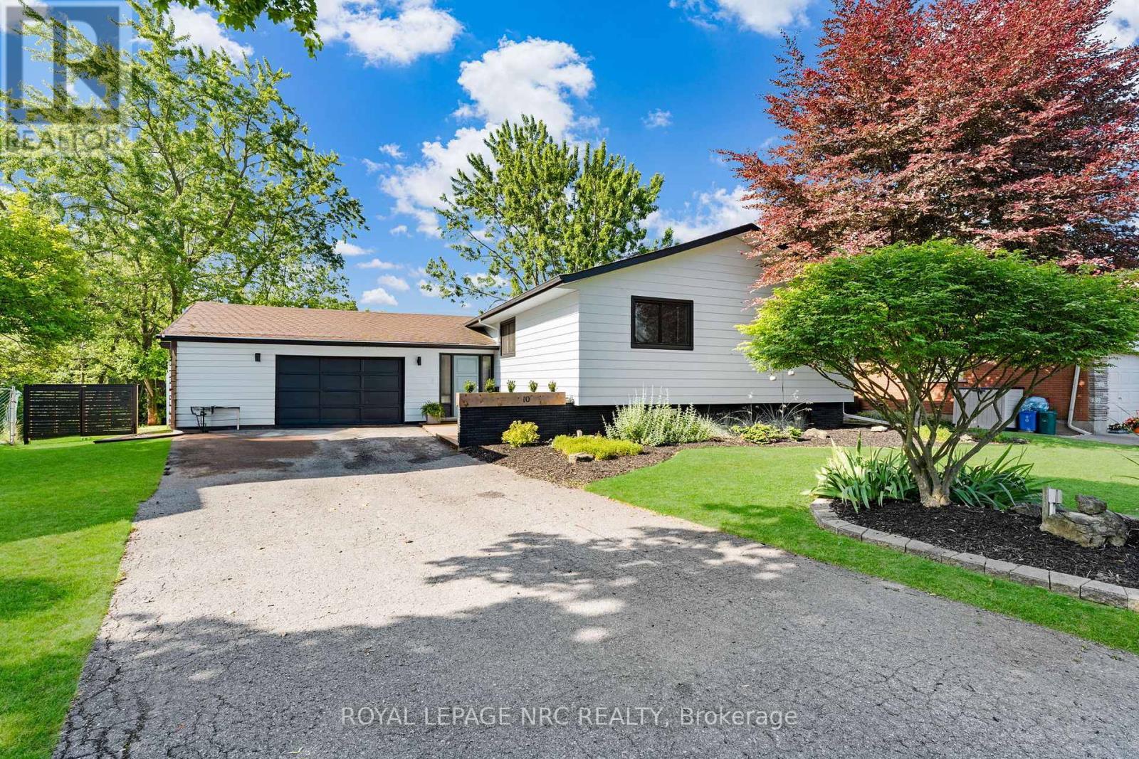 












10 ABERDEEN CIRCLE

,
St. Catharines,




Ontario
L2T2B8

