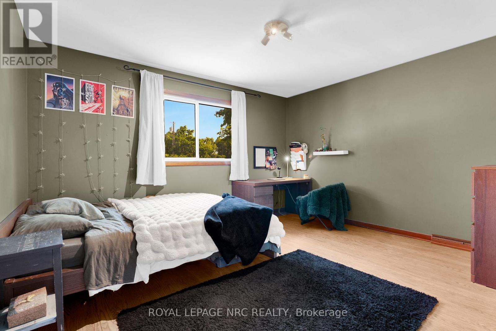 












10 ABERDEEN CIRCLE

,
St. Catharines,




Ontario
L2T2B8

