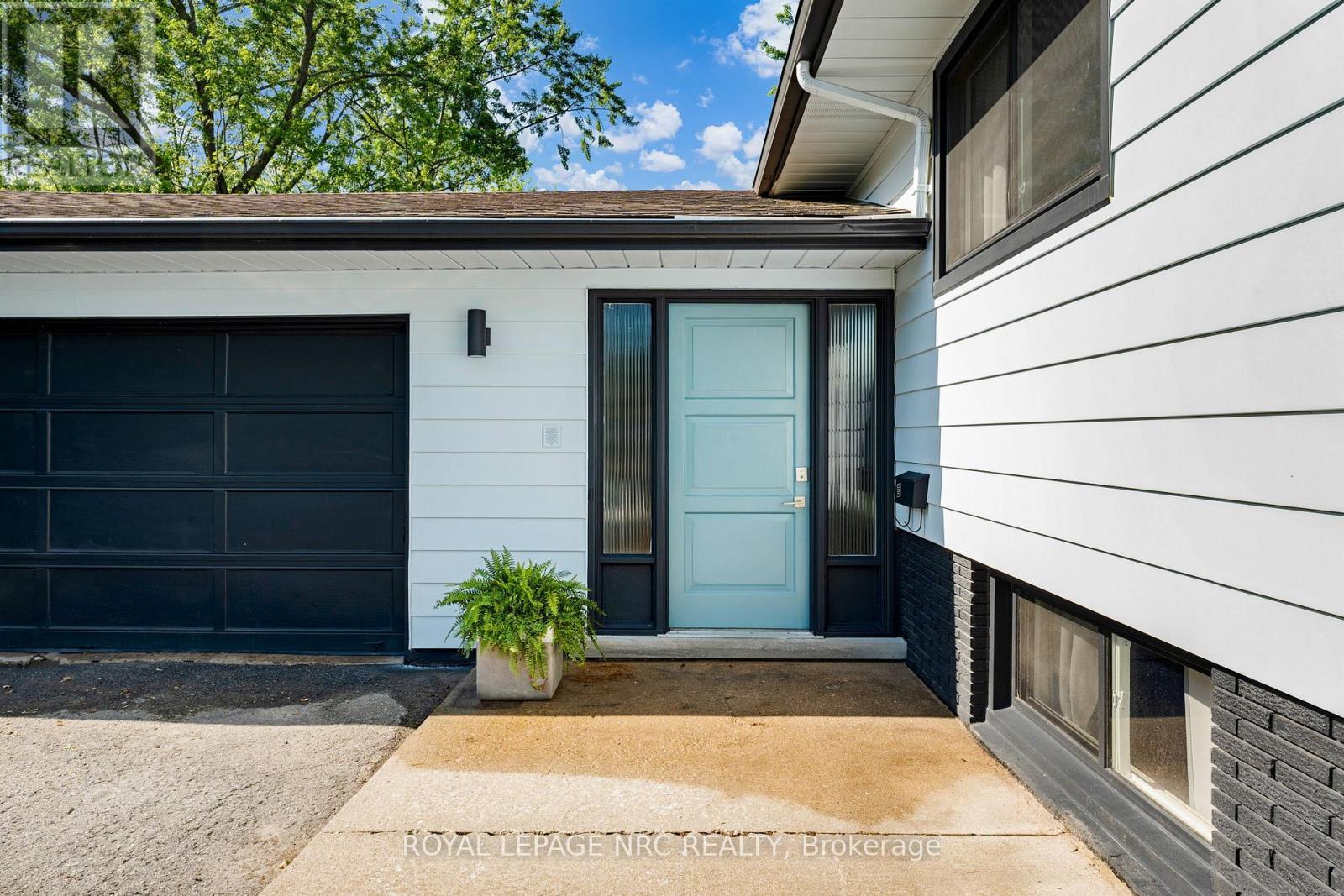 












10 ABERDEEN CIRCLE

,
St. Catharines,




Ontario
L2T2B8

