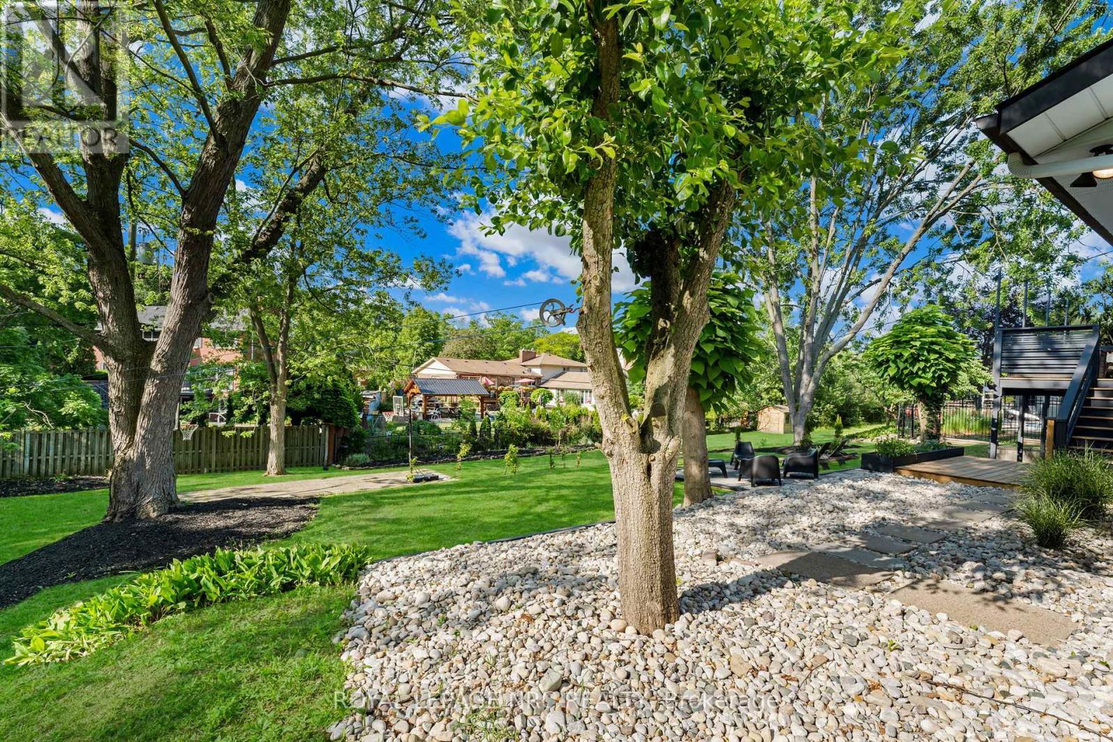 












10 ABERDEEN CIRCLE

,
St. Catharines,




Ontario
L2T2B8

