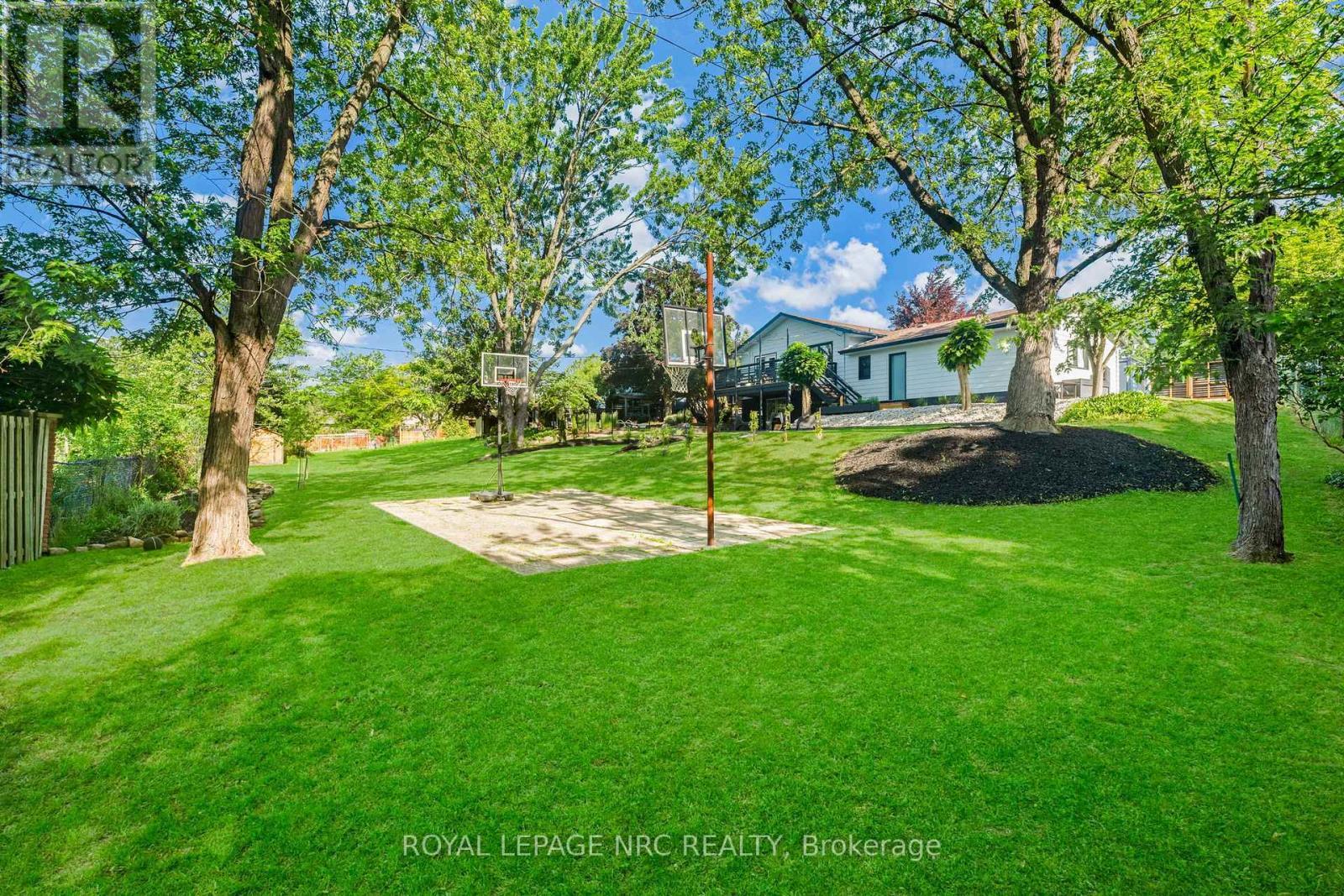 












10 ABERDEEN CIRCLE

,
St. Catharines,




Ontario
L2T2B8

