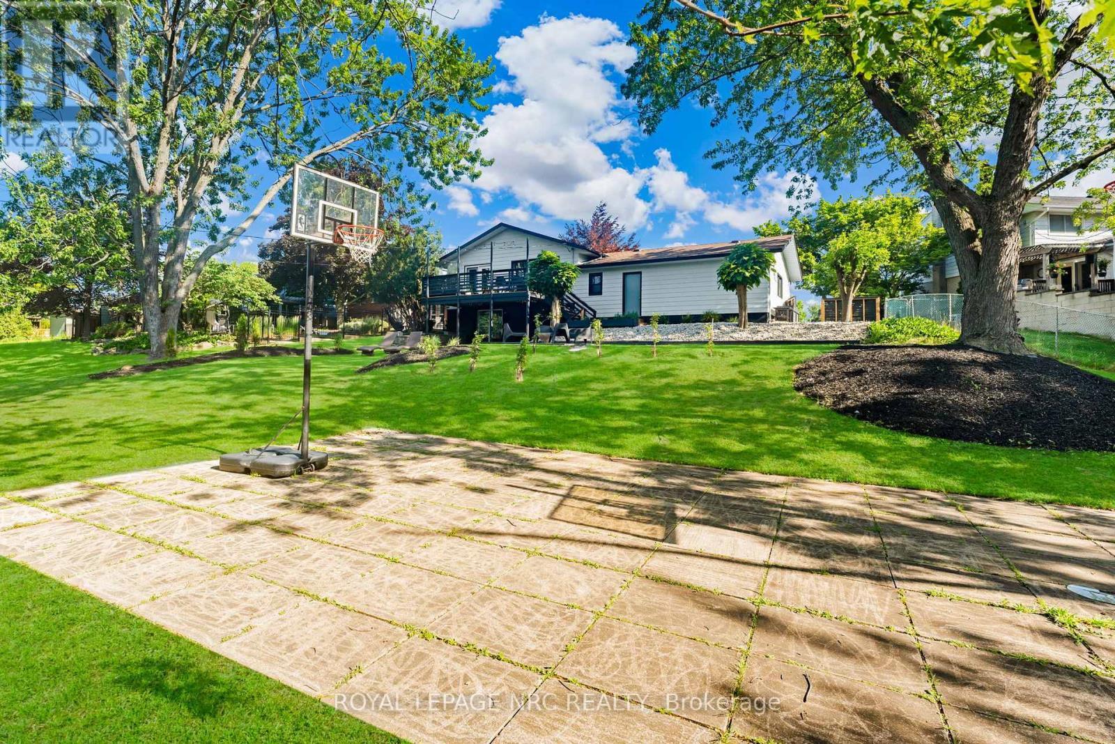 












10 ABERDEEN CIRCLE

,
St. Catharines,




Ontario
L2T2B8

