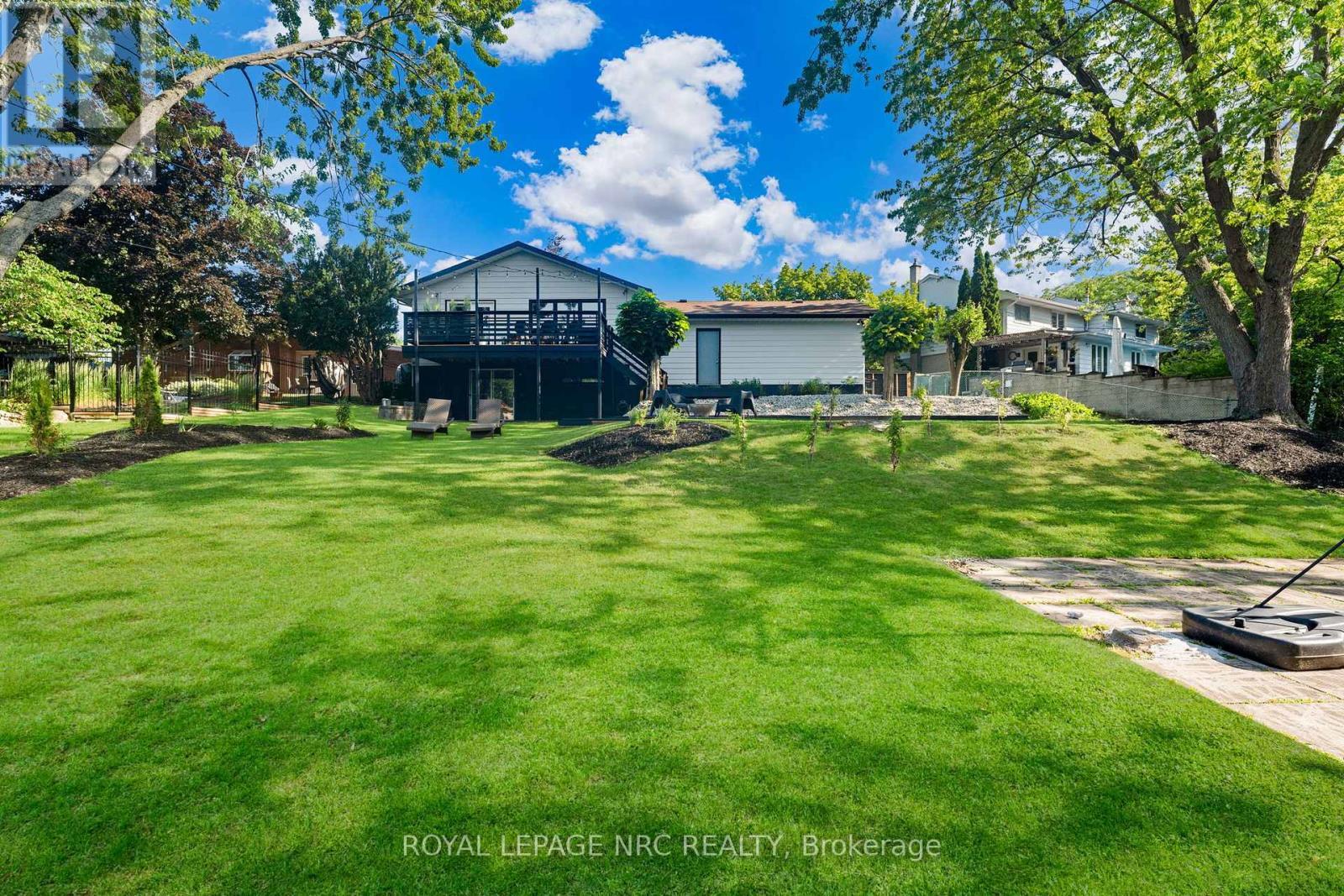 












10 ABERDEEN CIRCLE

,
St. Catharines,




Ontario
L2T2B8

