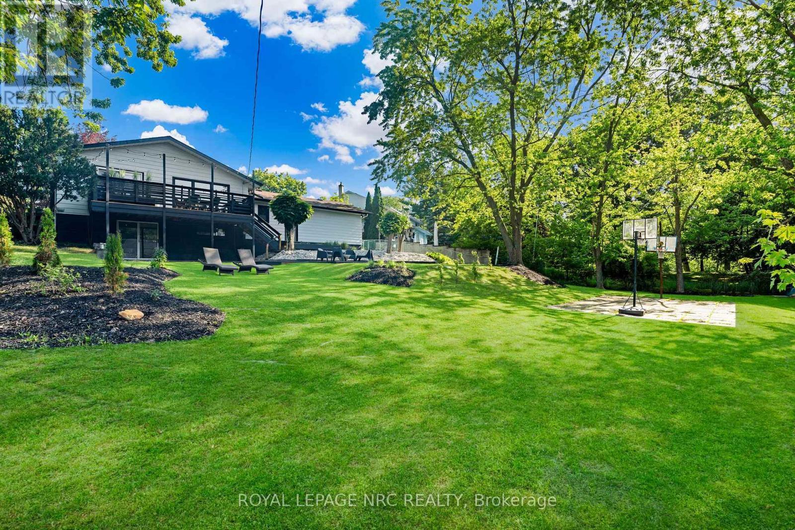 












10 ABERDEEN CIRCLE

,
St. Catharines,




Ontario
L2T2B8

