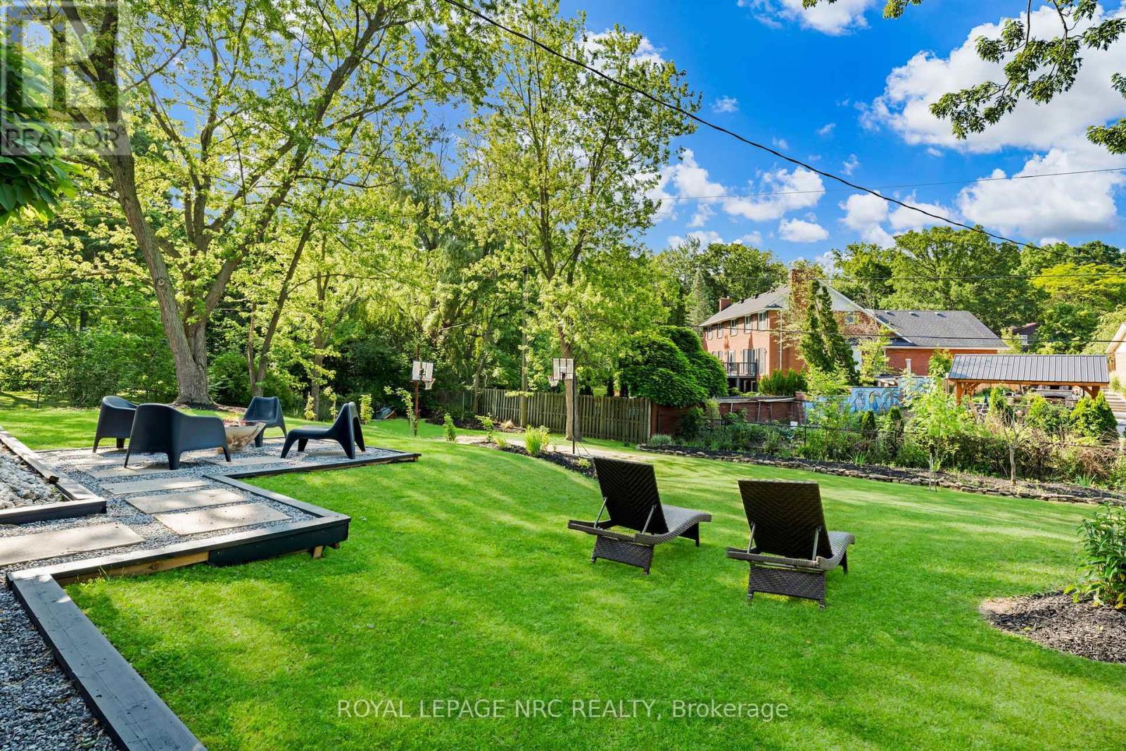 












10 ABERDEEN CIRCLE

,
St. Catharines,




Ontario
L2T2B8

