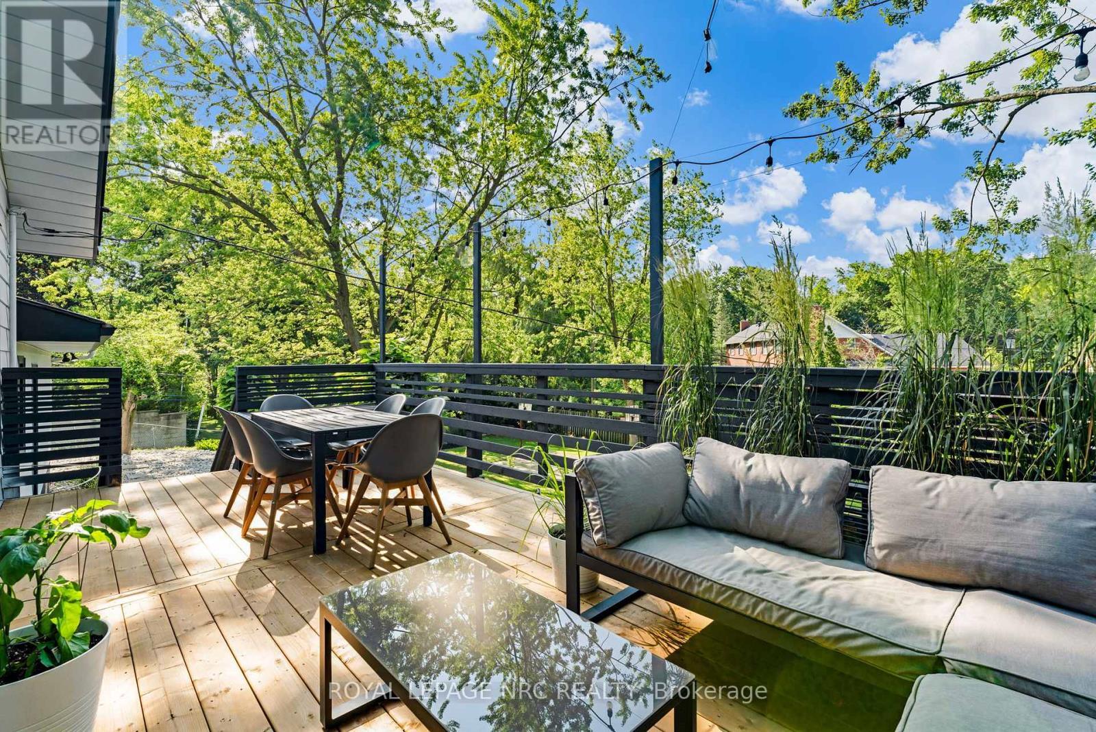 












10 ABERDEEN CIRCLE

,
St. Catharines,




Ontario
L2T2B8

