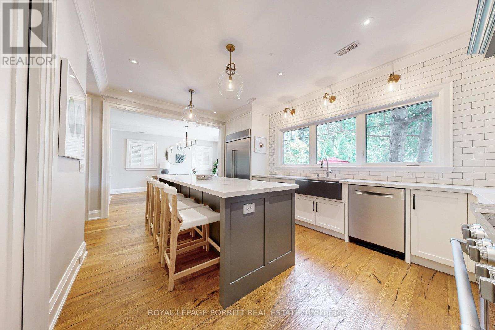 












10 THIRTY FIRST STREET

,
Toronto,




Ontario
M8W3E8

