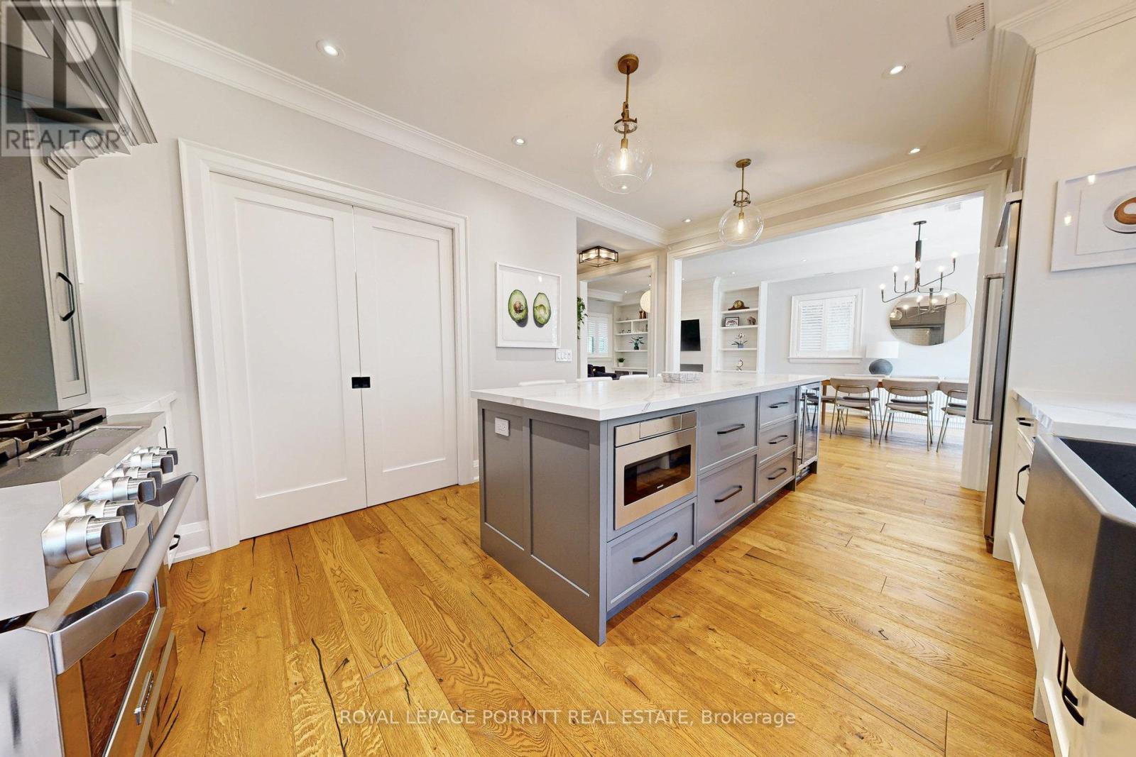 












10 THIRTY FIRST STREET

,
Toronto,




Ontario
M8W3E8

