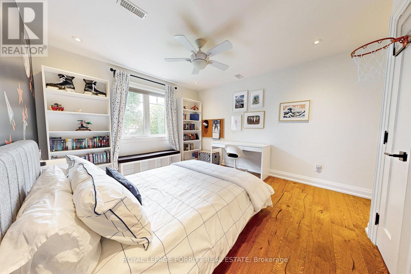 












10 THIRTY FIRST STREET

,
Toronto,




Ontario
M8W3E8


