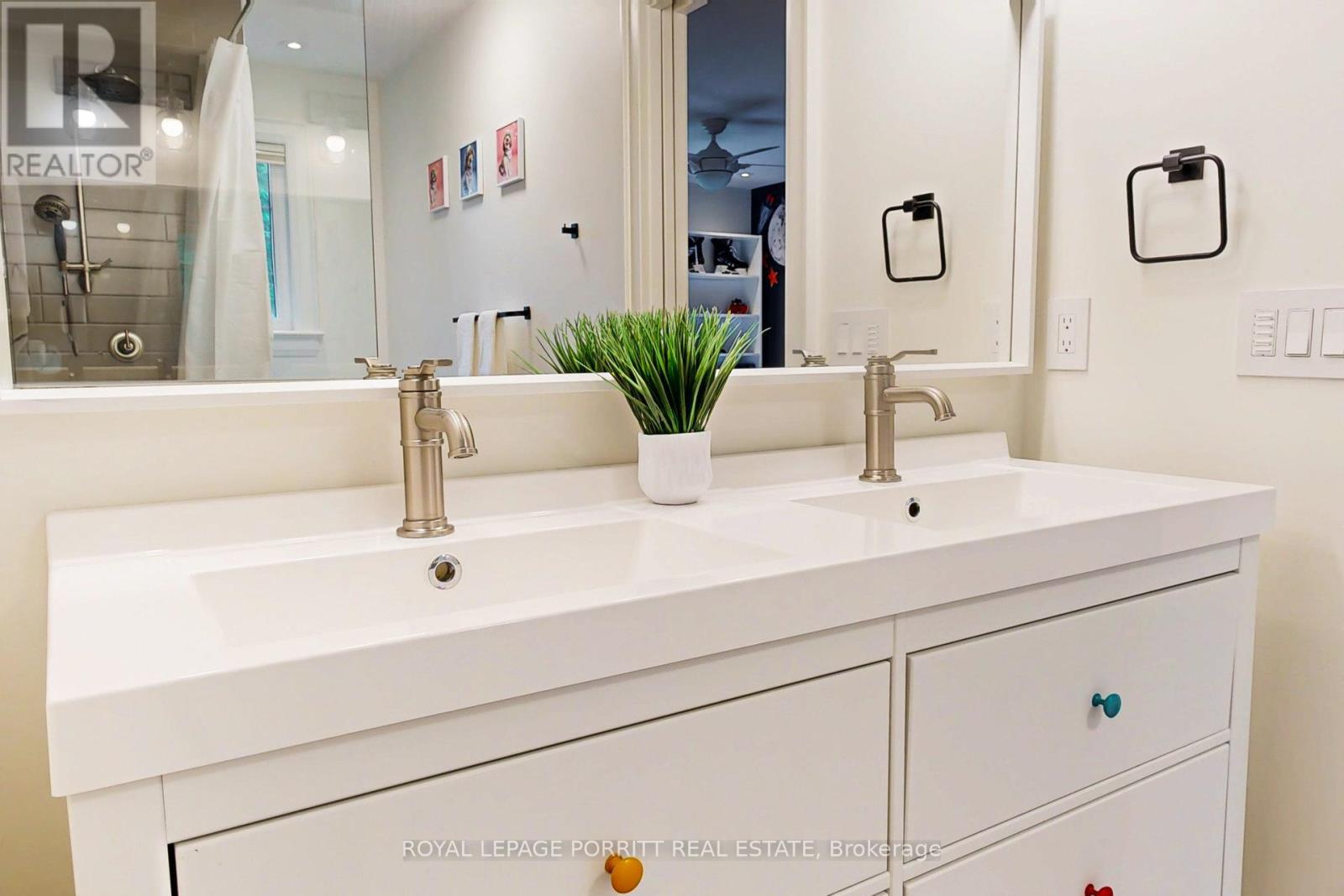 












10 THIRTY FIRST STREET

,
Toronto,




Ontario
M8W3E8

