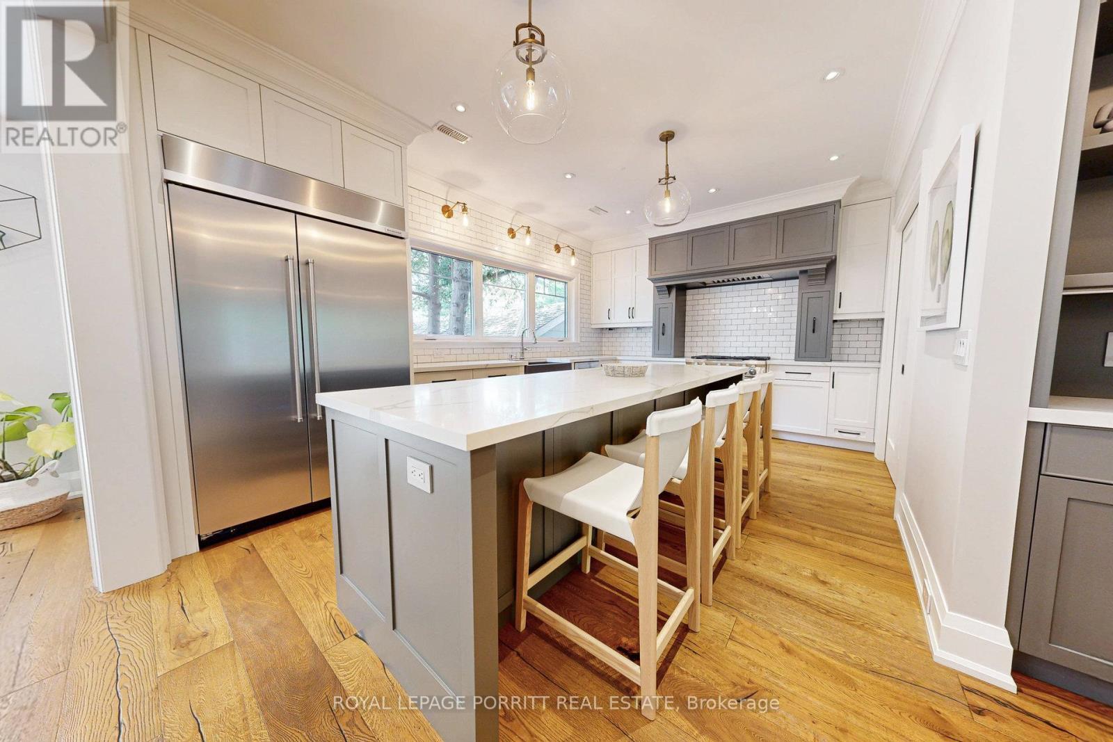 












10 THIRTY FIRST STREET

,
Toronto,




Ontario
M8W3E8

