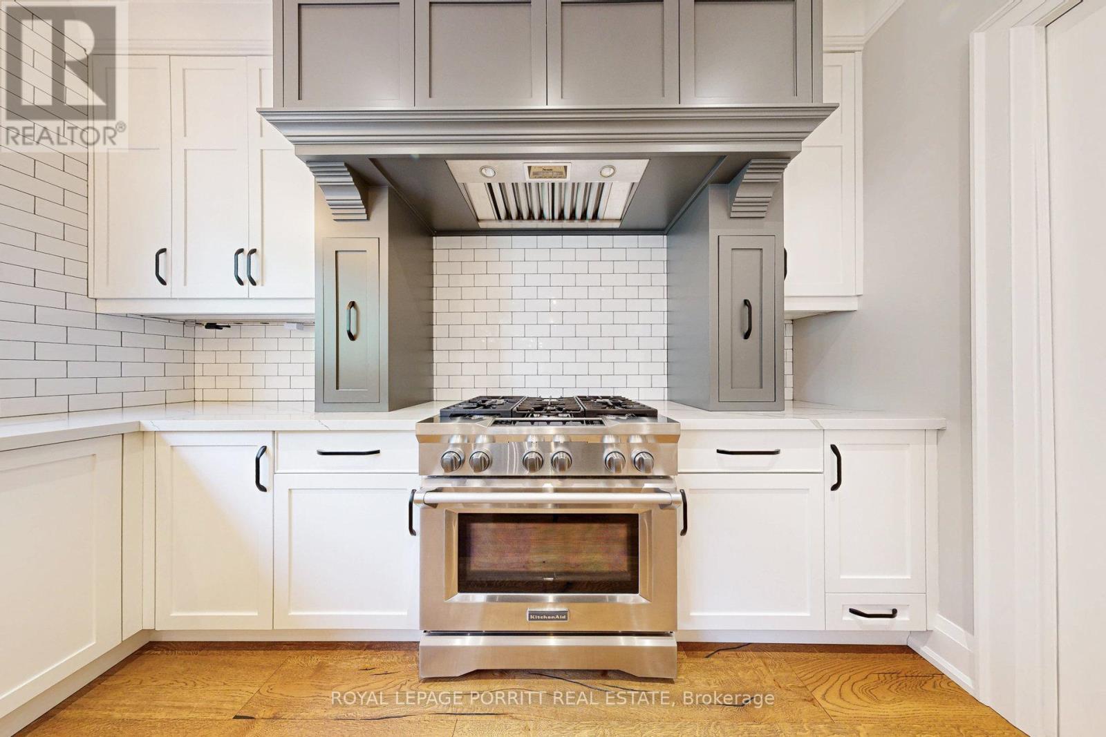 












10 THIRTY FIRST STREET

,
Toronto,




Ontario
M8W3E8


