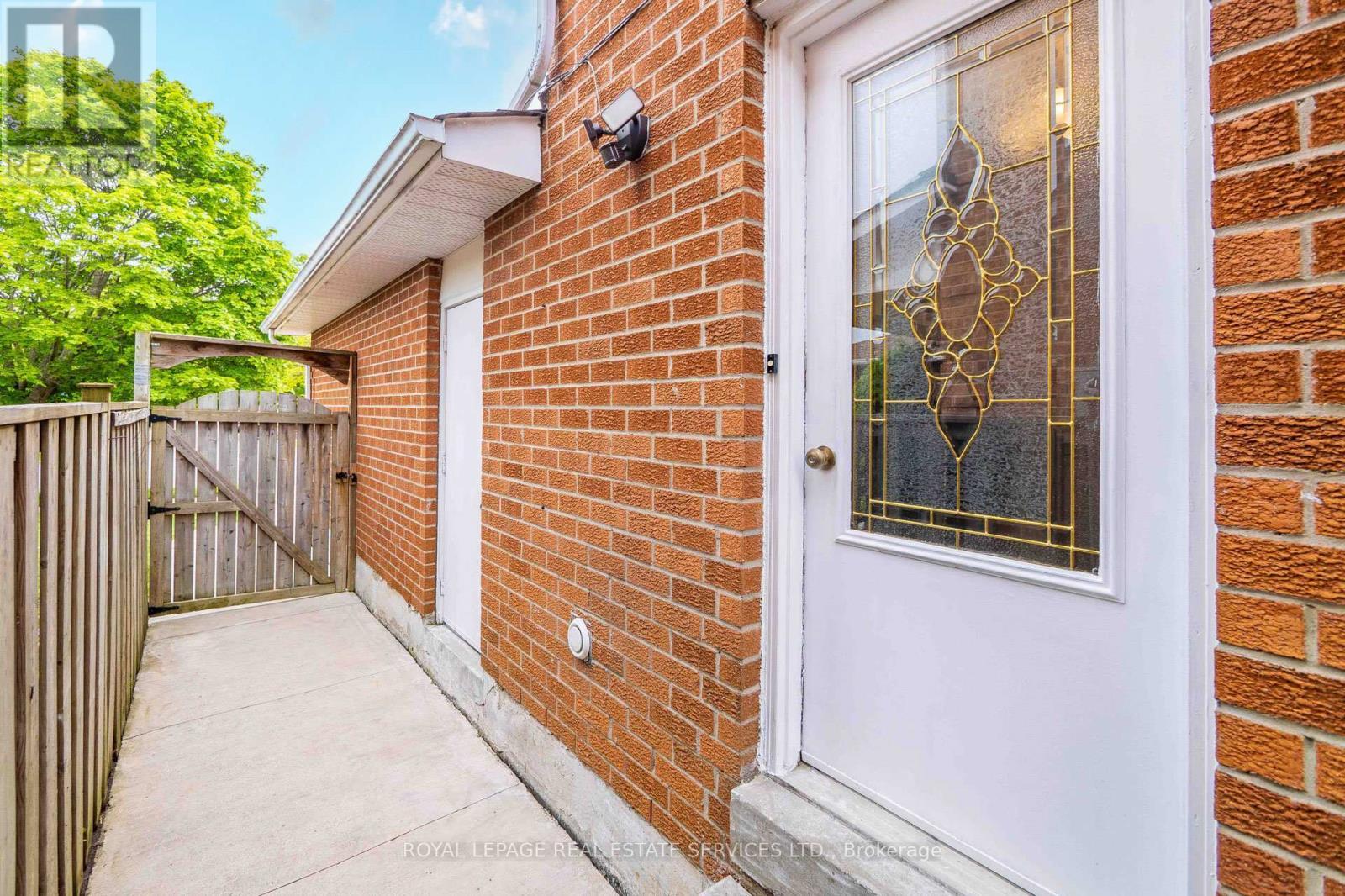 












40 CANMORE BOULEVARD

,
Toronto,




Ontario
M1C3W2

