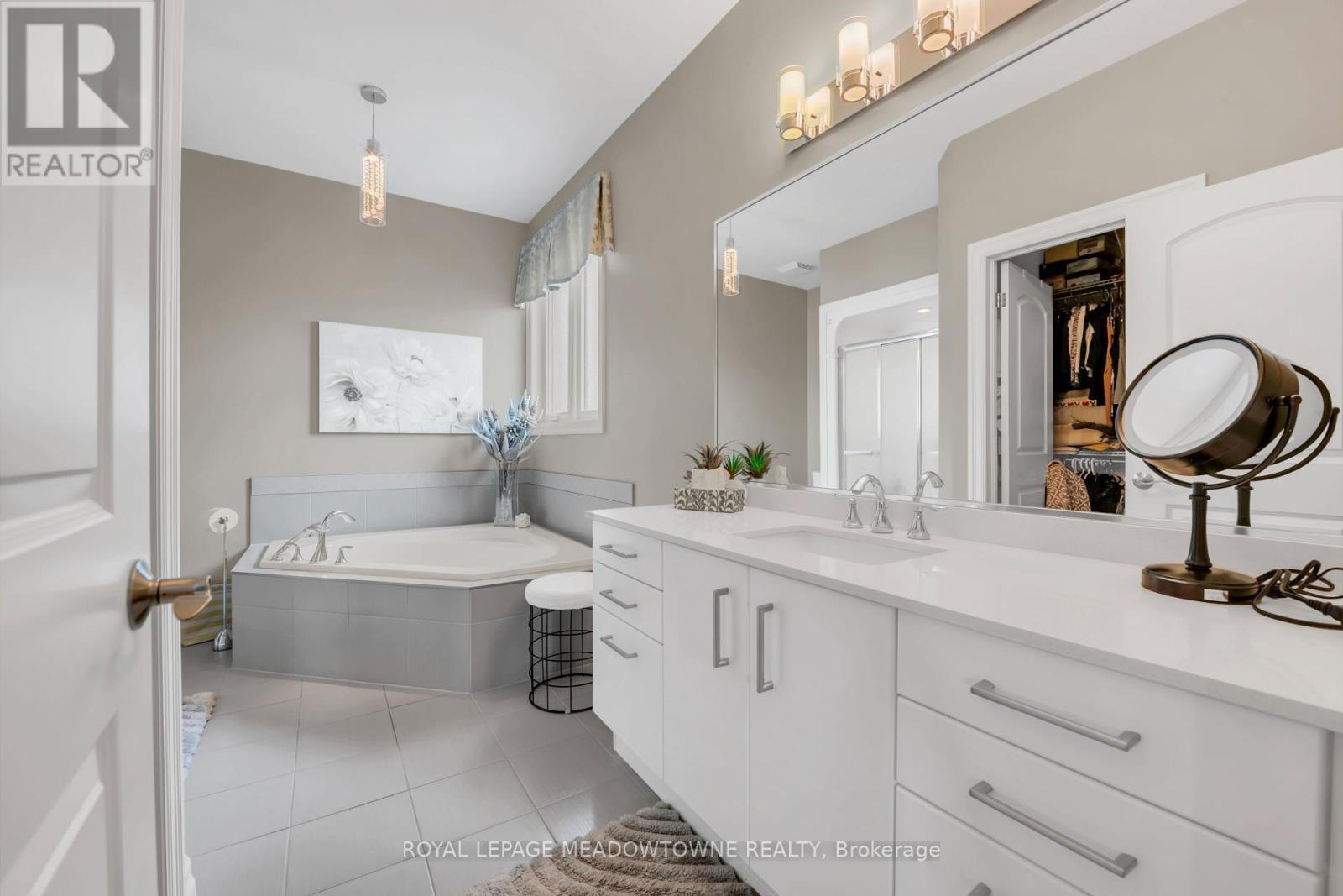 












308 CREEKSIDE DRIVE

,
Welland,




Ontario
L3C0B6


