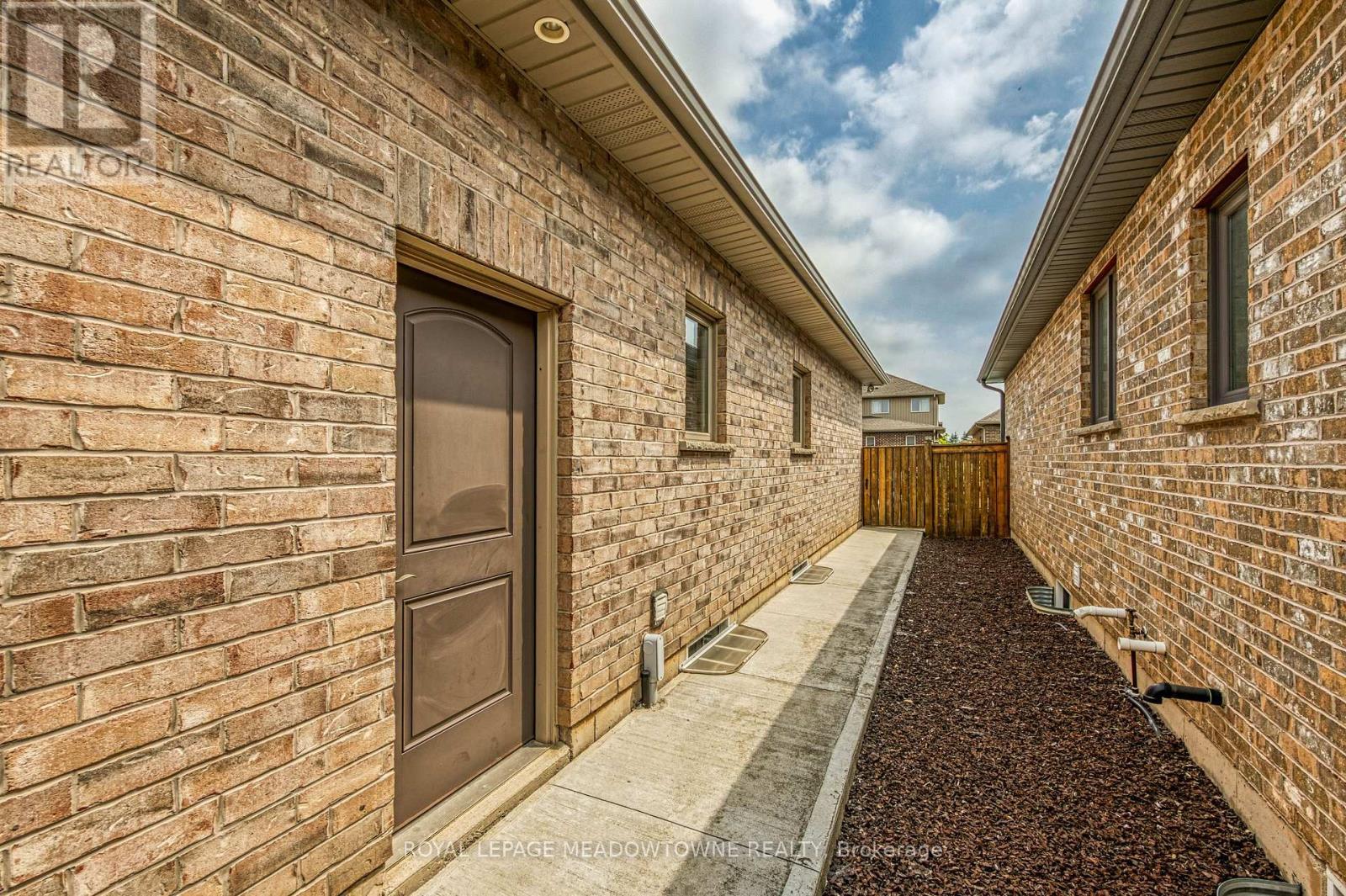 












308 CREEKSIDE DRIVE

,
Welland,




Ontario
L3C0B6

