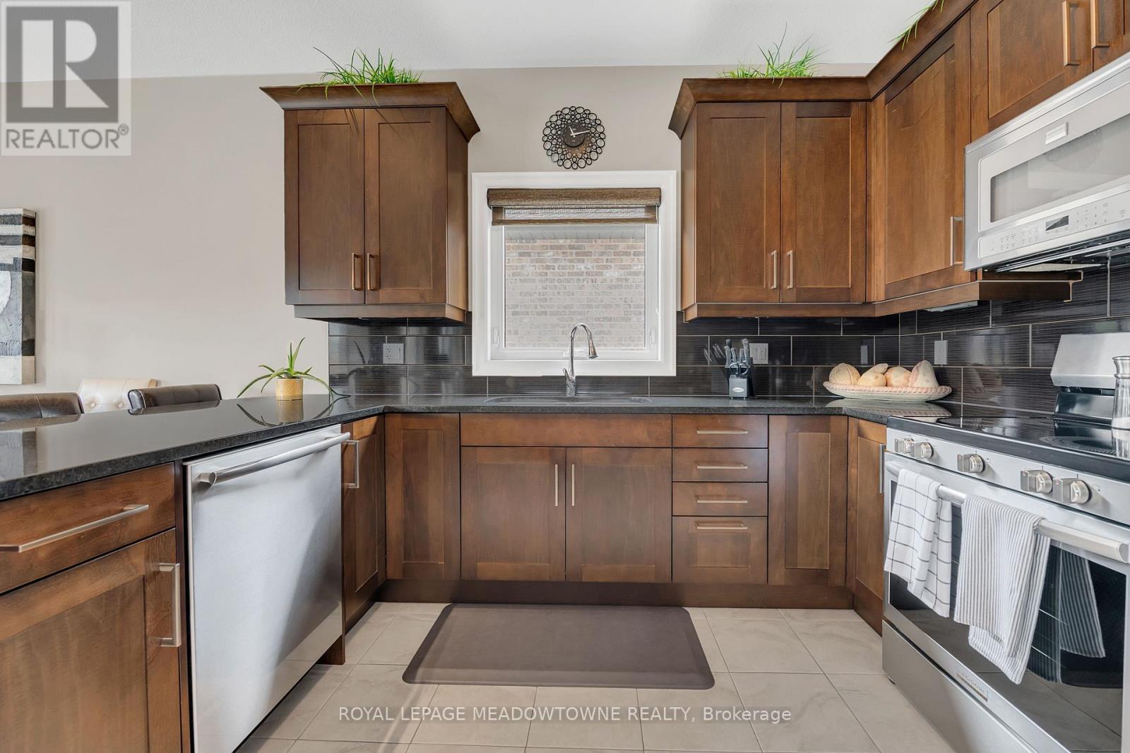 












308 CREEKSIDE DRIVE

,
Welland,




Ontario
L3C0B6

