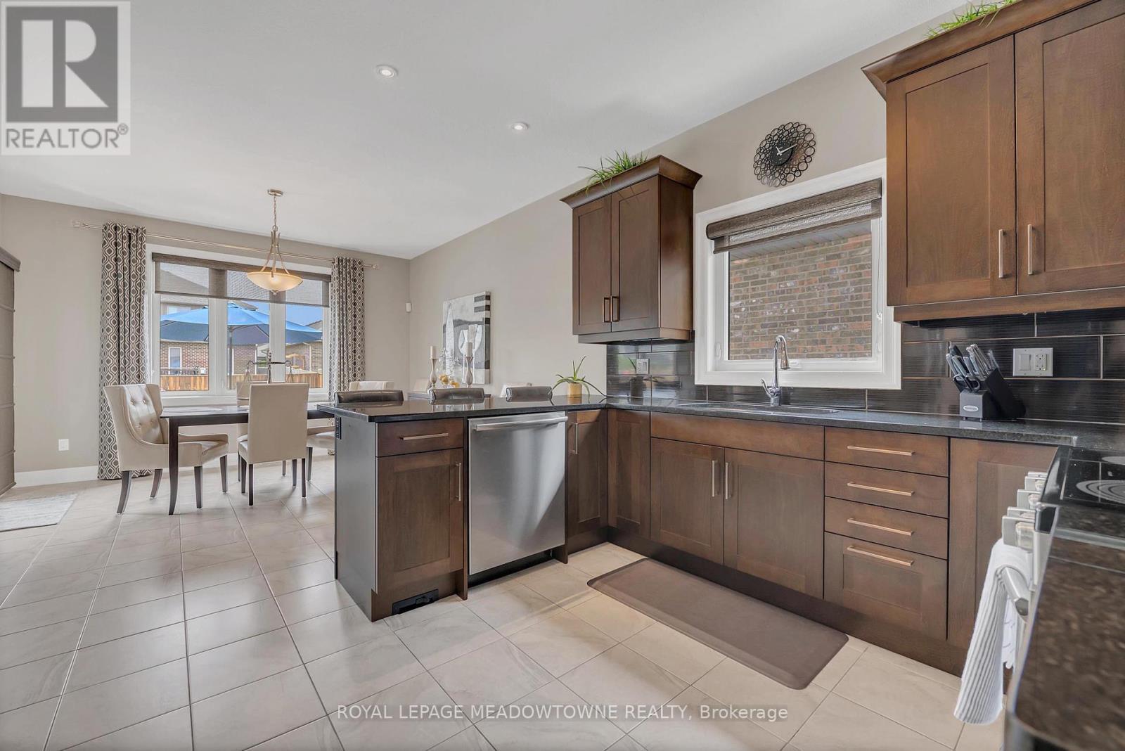 












308 CREEKSIDE DRIVE

,
Welland,




Ontario
L3C0B6

