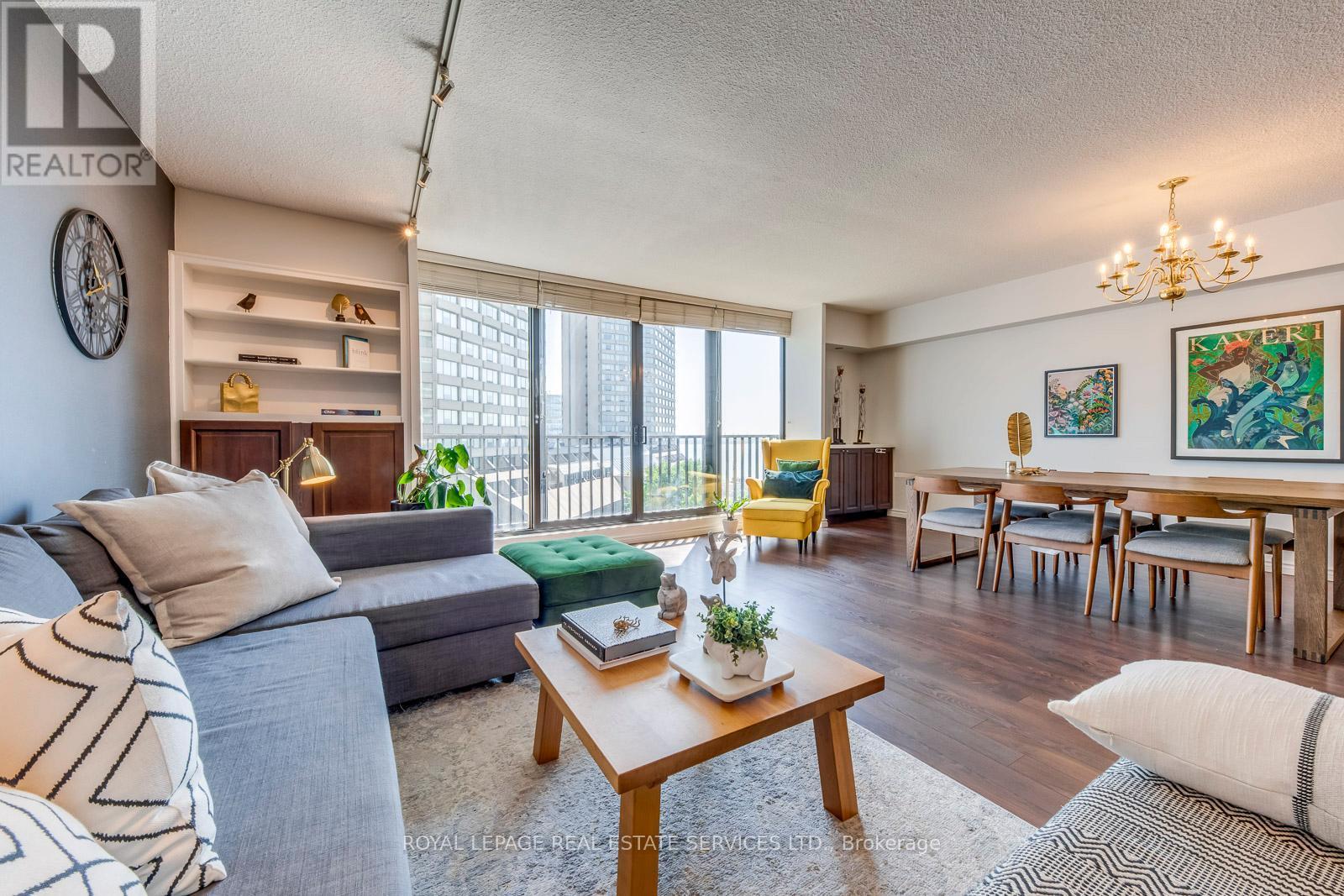 












1032 - 33 HARBOUR SQUARE SE

,
Toronto,




Ontario
M5J2G2

