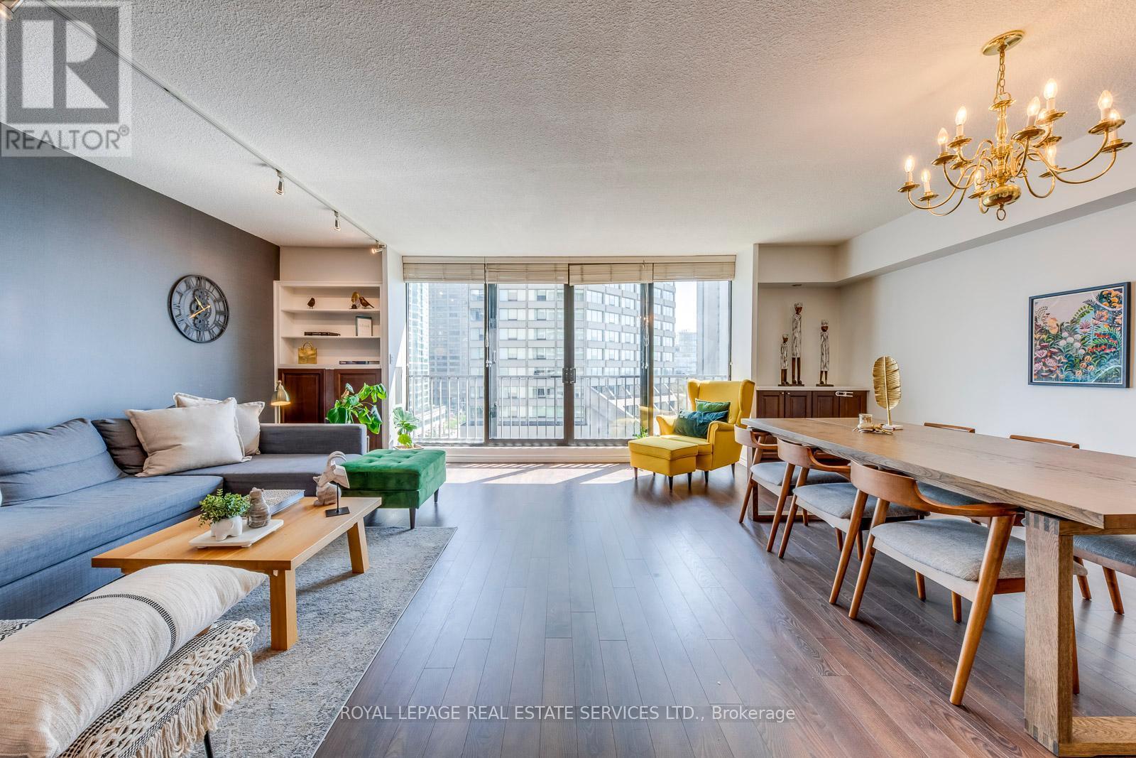 












1032 - 33 HARBOUR SQUARE SE

,
Toronto,




Ontario
M5J2G2

