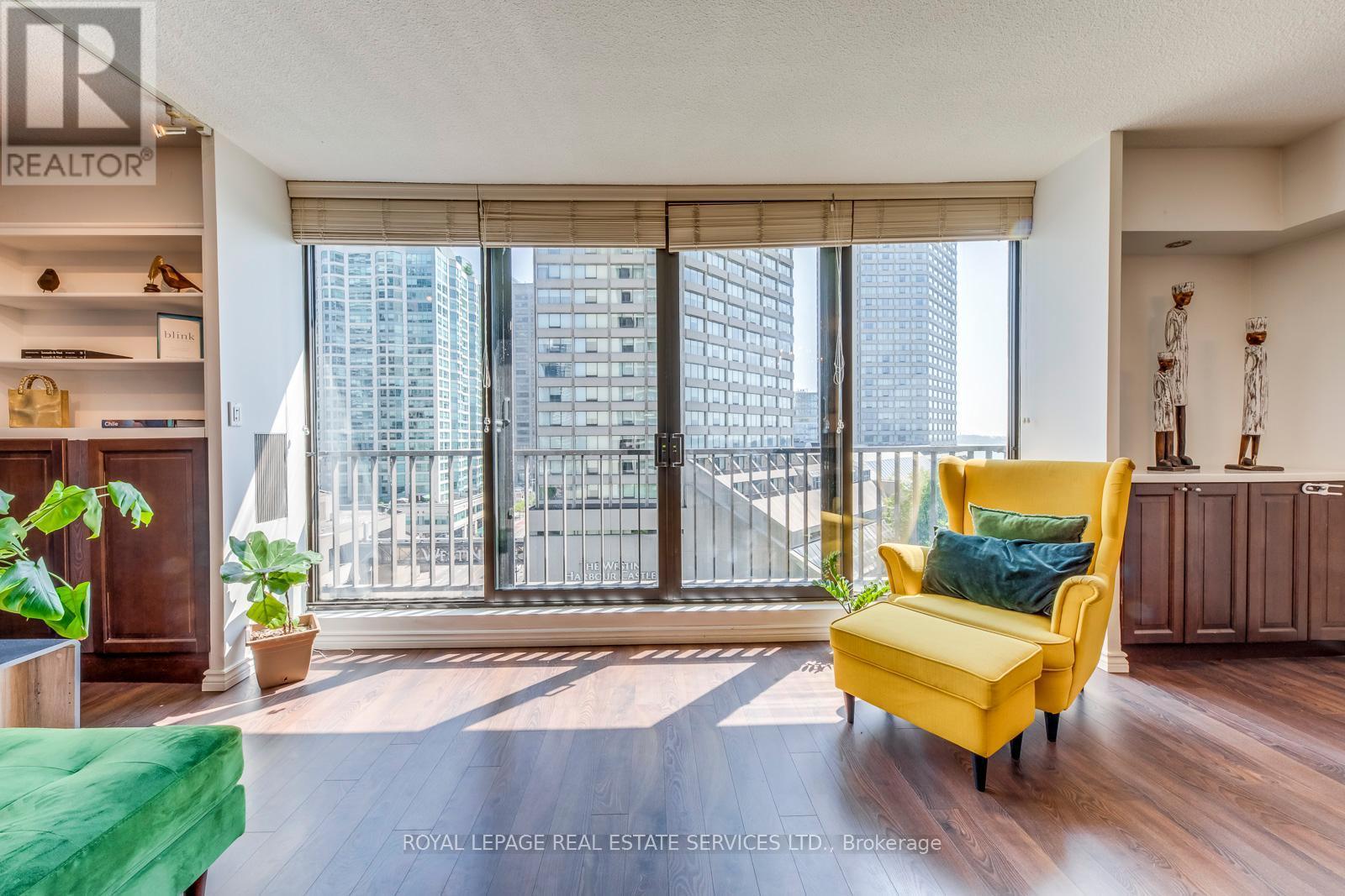












1032 - 33 HARBOUR SQUARE SE

,
Toronto,




Ontario
M5J2G2

