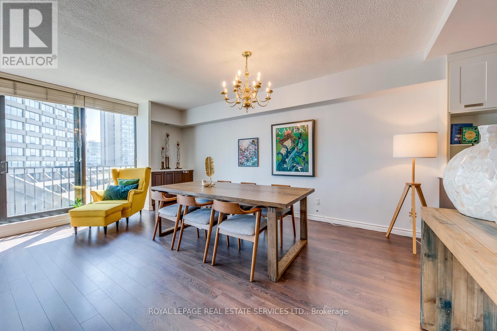 












1032 - 33 HARBOUR SQUARE SE

,
Toronto,




Ontario
M5J2G2


