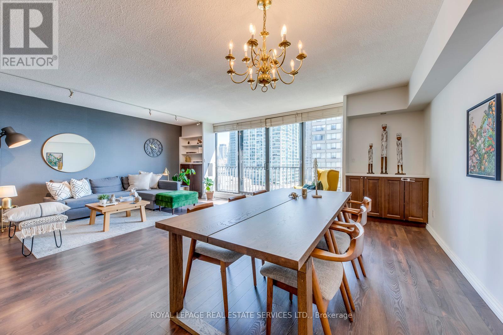 












1032 - 33 HARBOUR SQUARE SE

,
Toronto,




Ontario
M5J2G2

