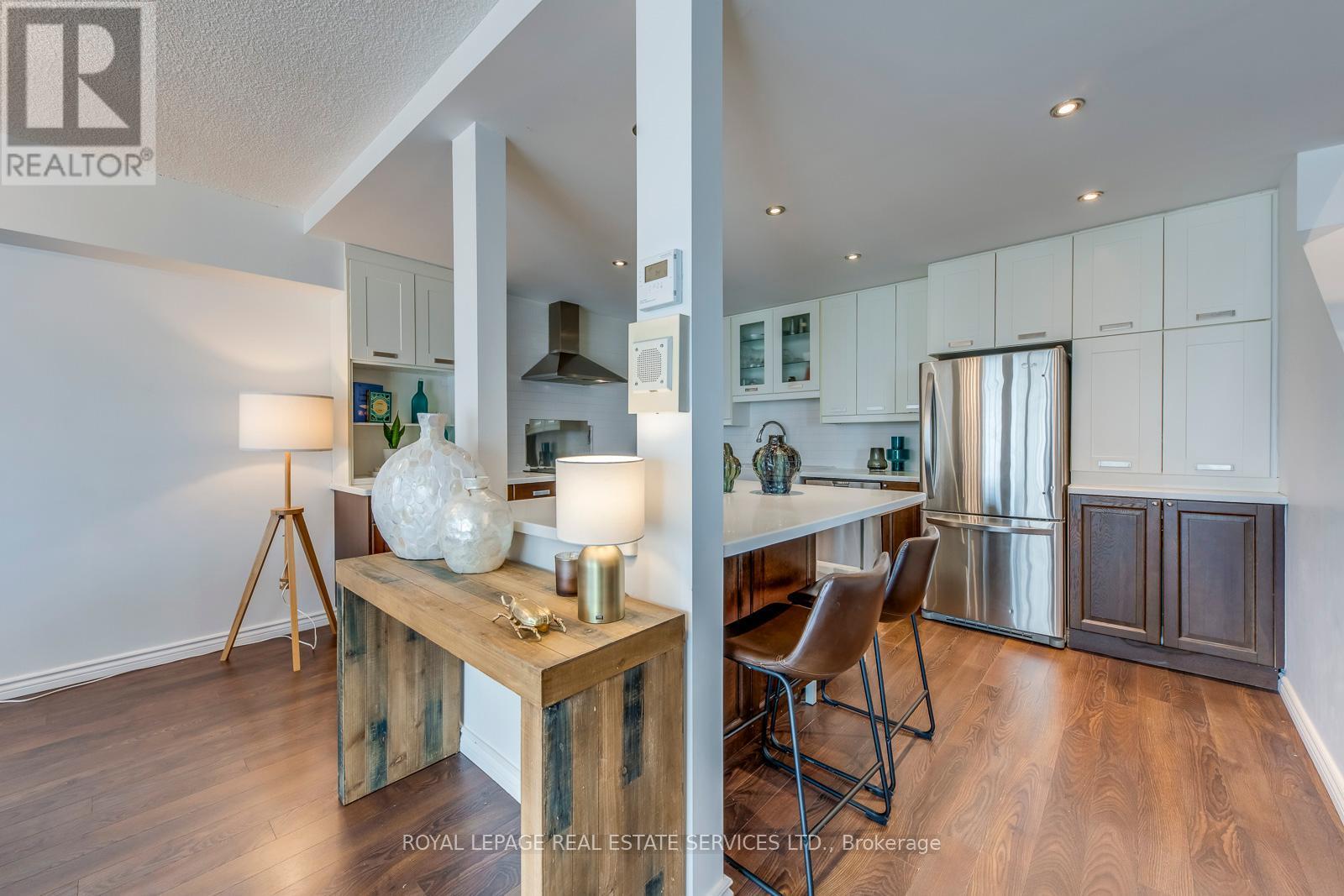 












1032 - 33 HARBOUR SQUARE SE

,
Toronto,




Ontario
M5J2G2

