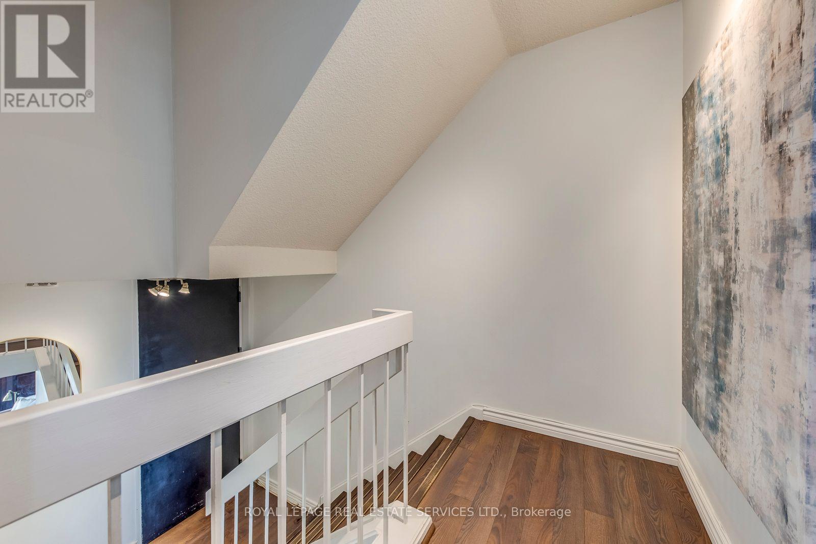 












1032 - 33 HARBOUR SQUARE SE

,
Toronto,




Ontario
M5J2G2

