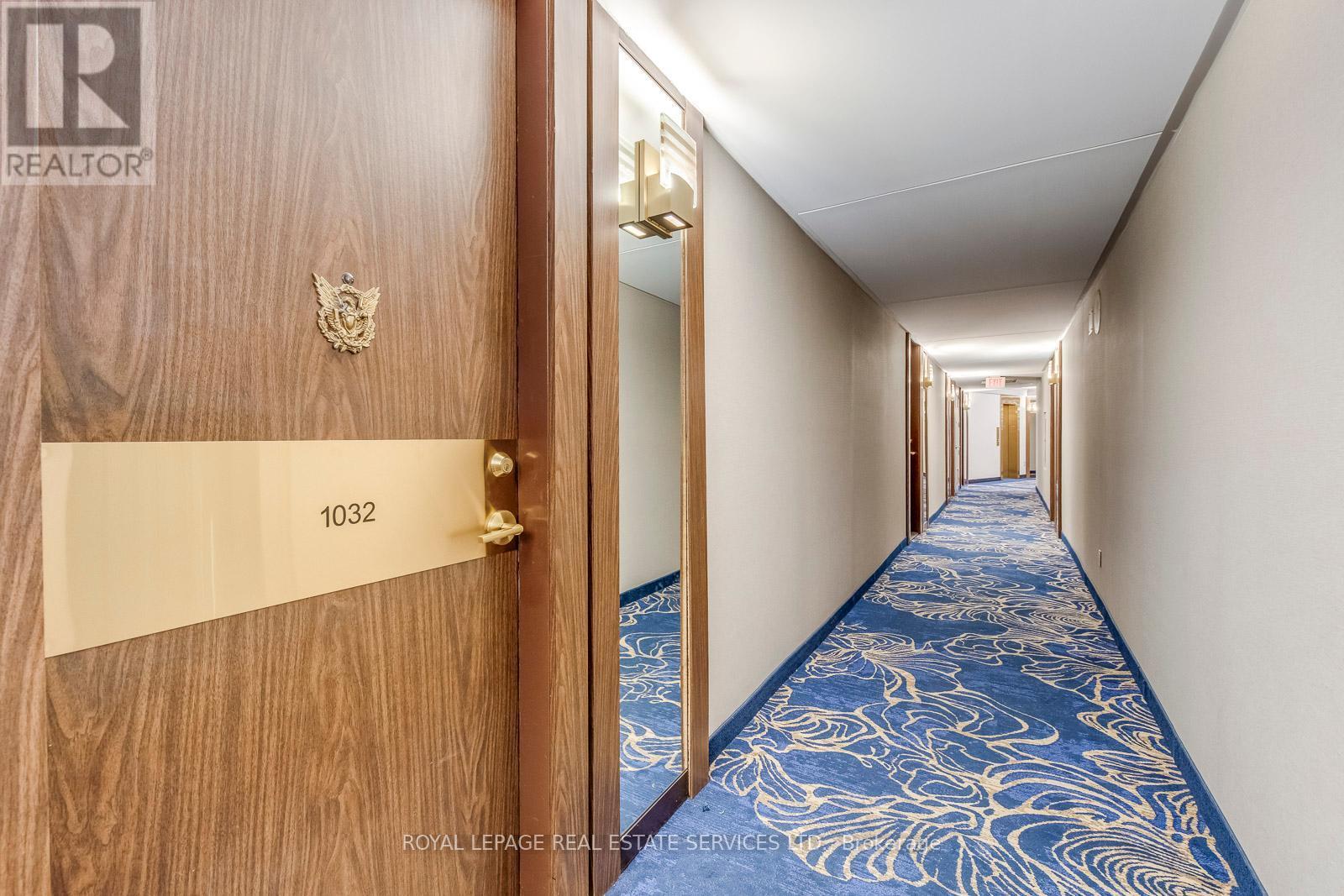 












1032 - 33 HARBOUR SQUARE SE

,
Toronto,




Ontario
M5J2G2

