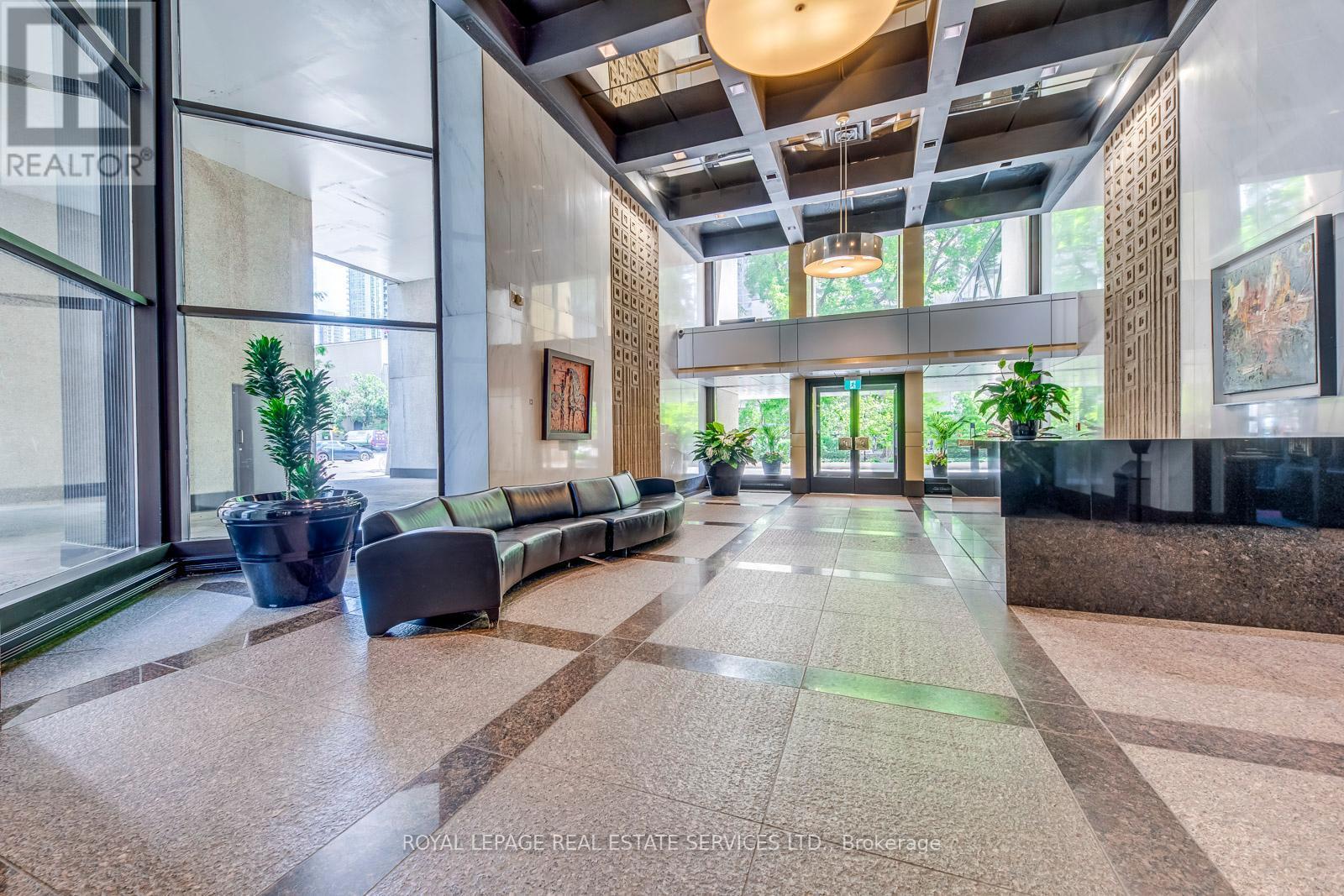 












1032 - 33 HARBOUR SQUARE SE

,
Toronto,




Ontario
M5J2G2

