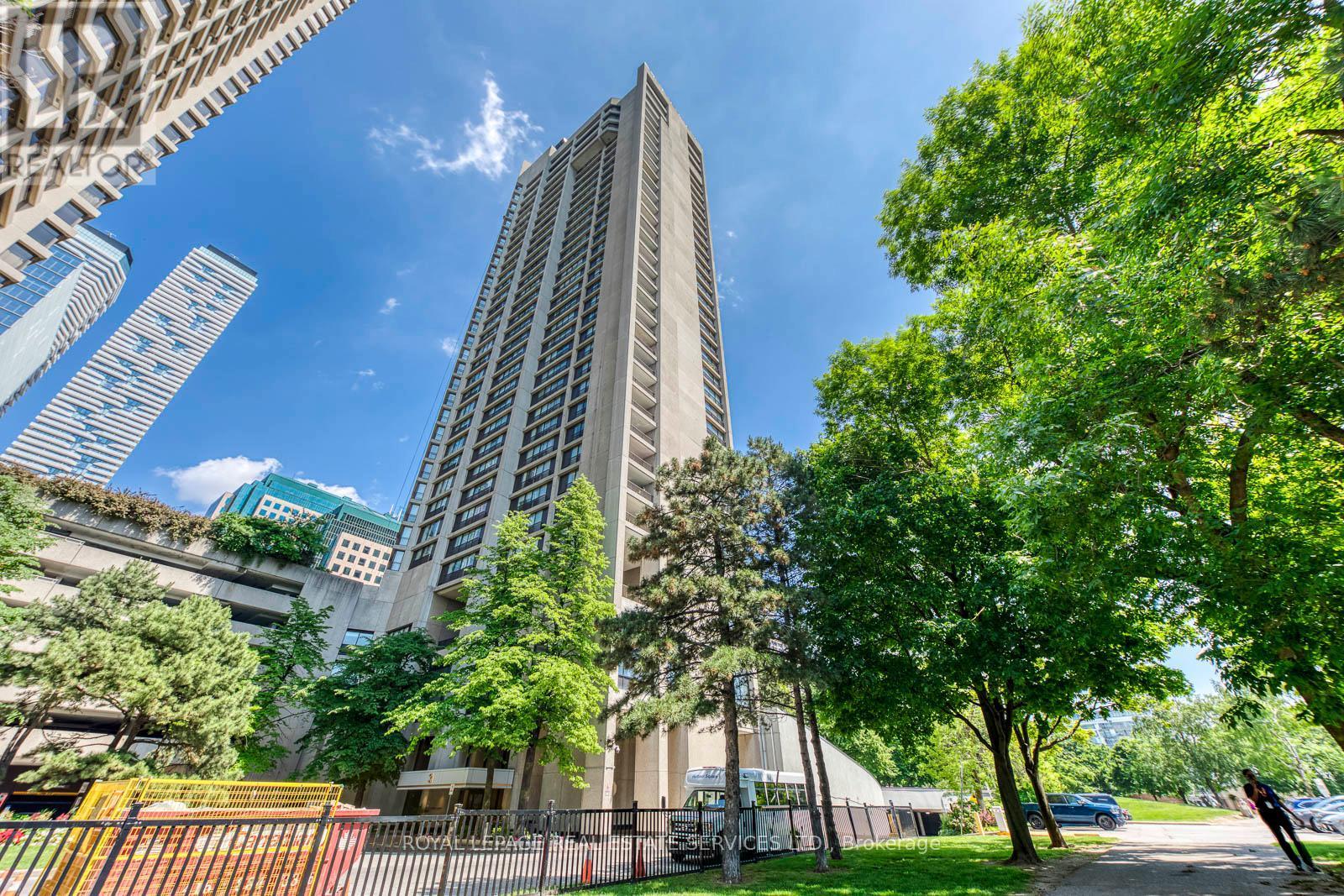 












1032 - 33 HARBOUR SQUARE SE

,
Toronto,




Ontario
M5J2G2


