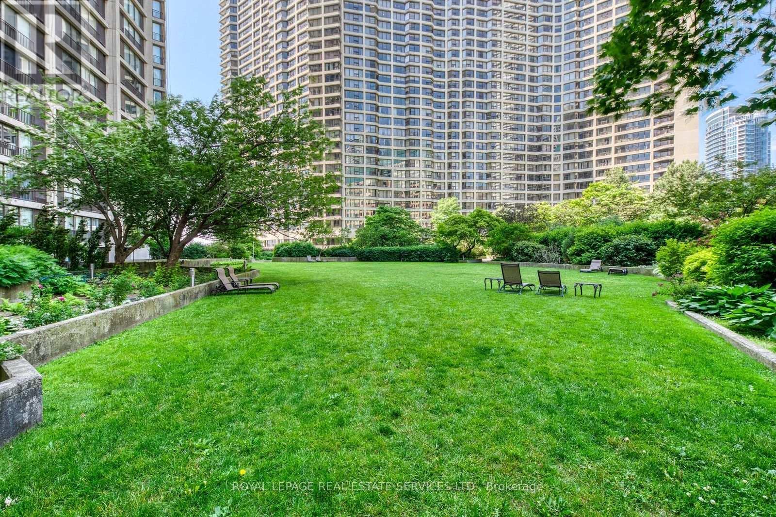 












1032 - 33 HARBOUR SQUARE SE

,
Toronto,




Ontario
M5J2G2

