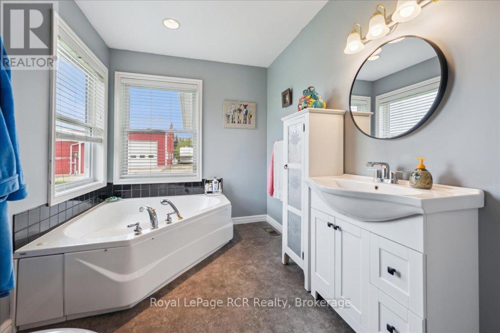 












392492 SOUTHGATE SDRD 39 SIDE ROAD

,
Southgate,




Ontario
N0G2A0

