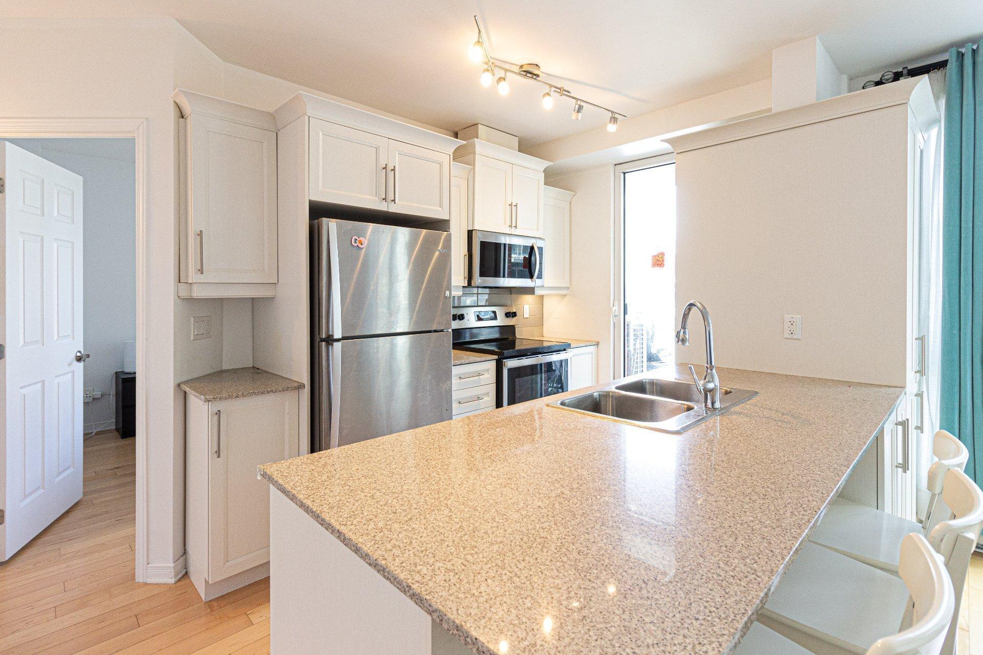 









1235


Rue Bishop

, 620,
Montréal (Ville-Marie),




QC
H3G2A6

