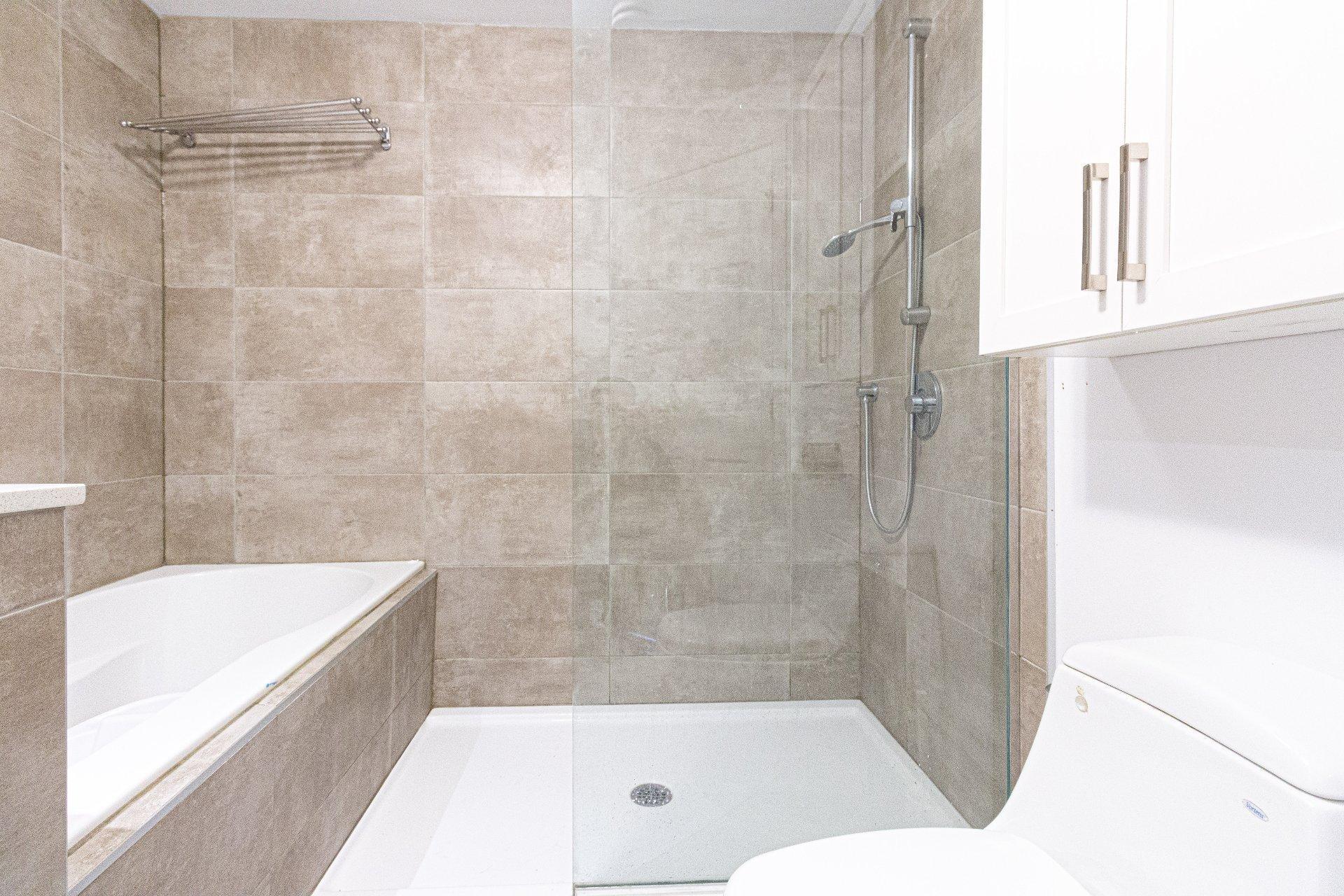 









1235


Rue Bishop

, 620,
Montréal (Ville-Marie),




QC
H3G2A6

