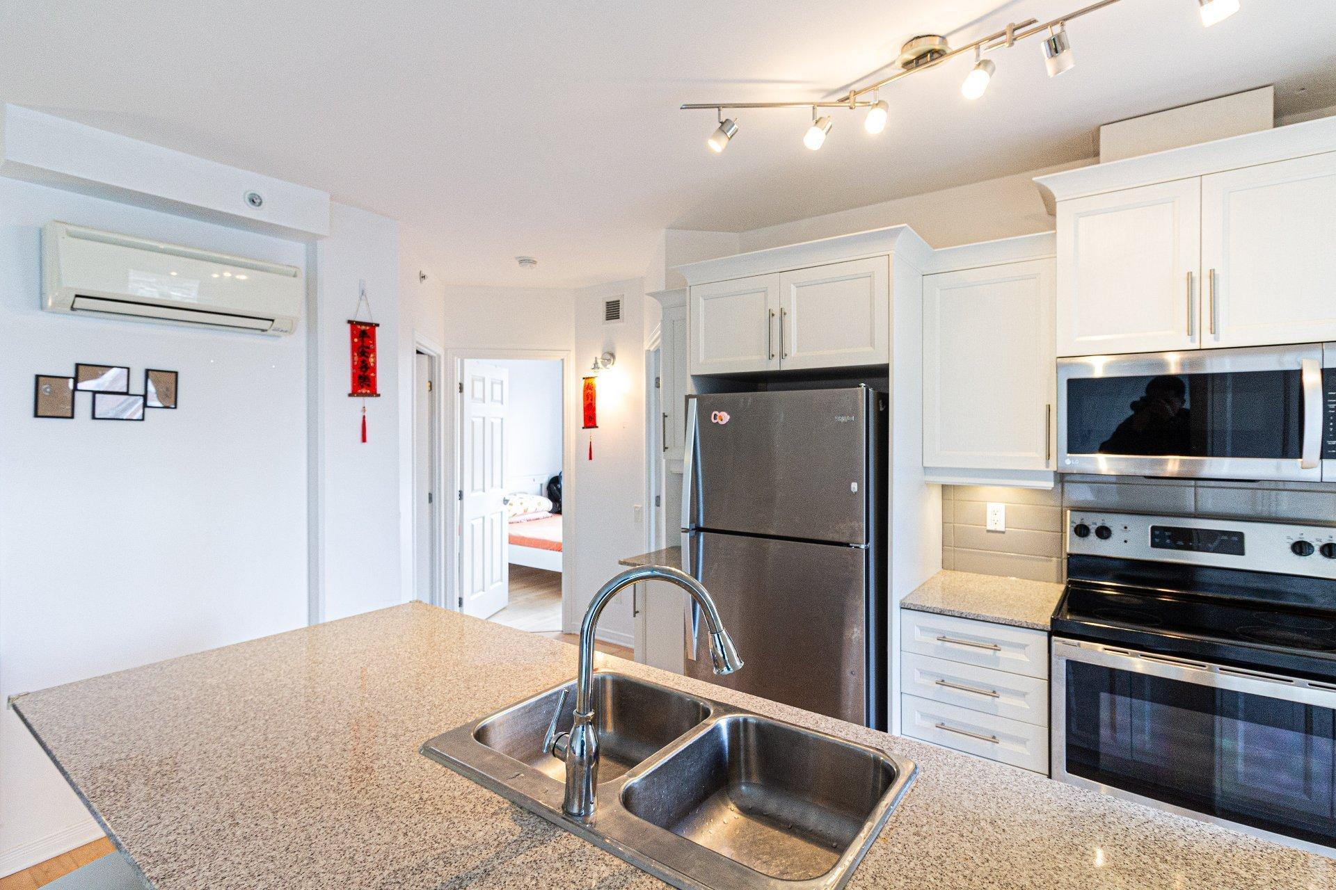 









1235


Rue Bishop

, 620,
Montréal (Ville-Marie),




QC
H3G2A6


